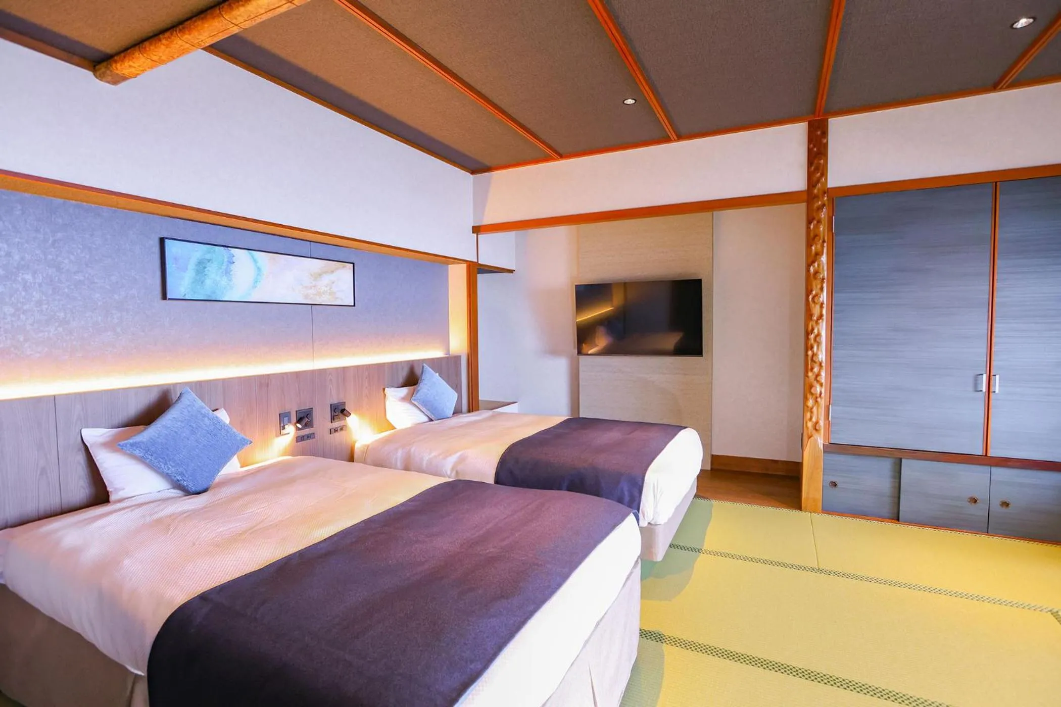 Photo of the whole room, Bed in Ooedo Onsen Monogatari Premium Atami