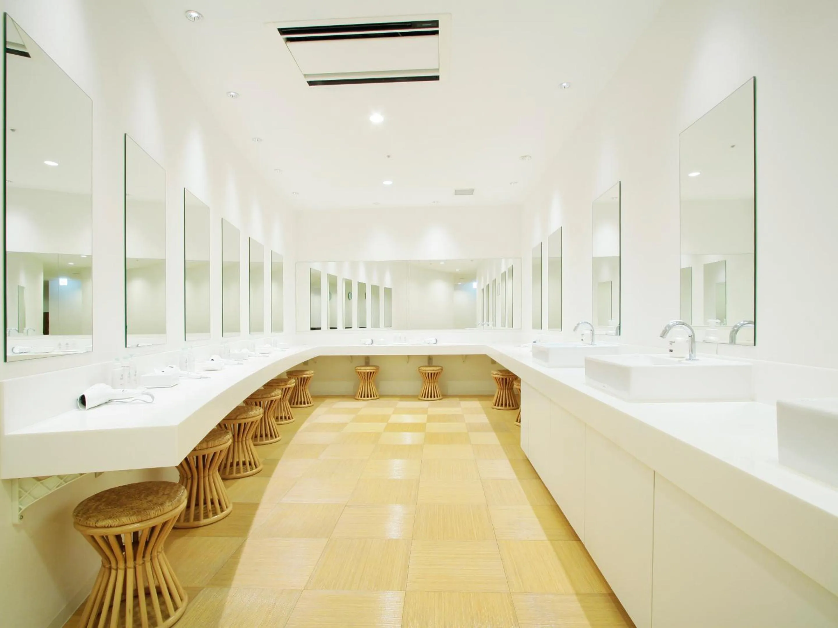 Public Bath in Mitsui Garden Hotel Prana Tokyo Bay