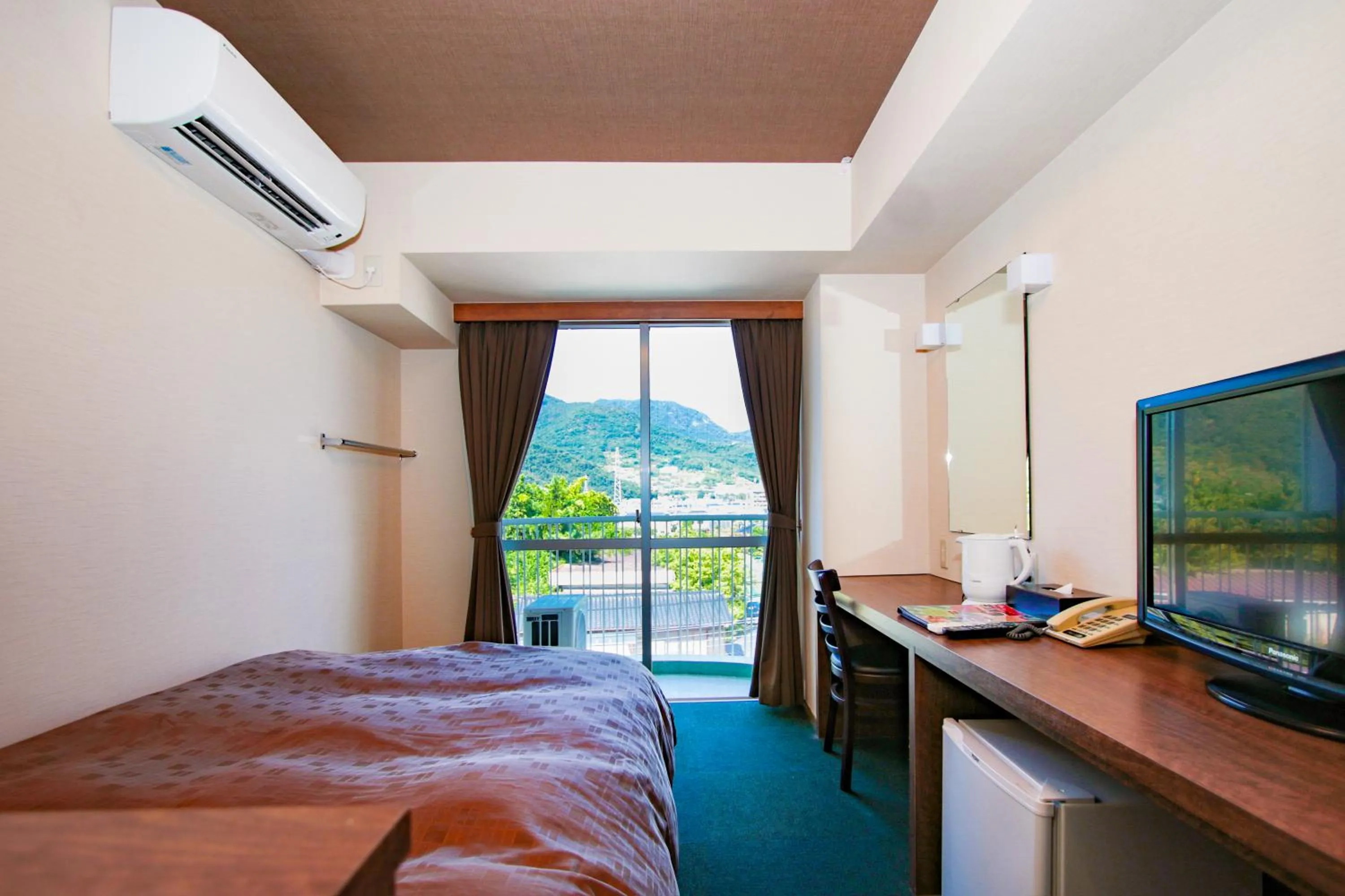 Photo of the whole room, Bed in Ooedo Onsen Monogatari Hotel Shinko