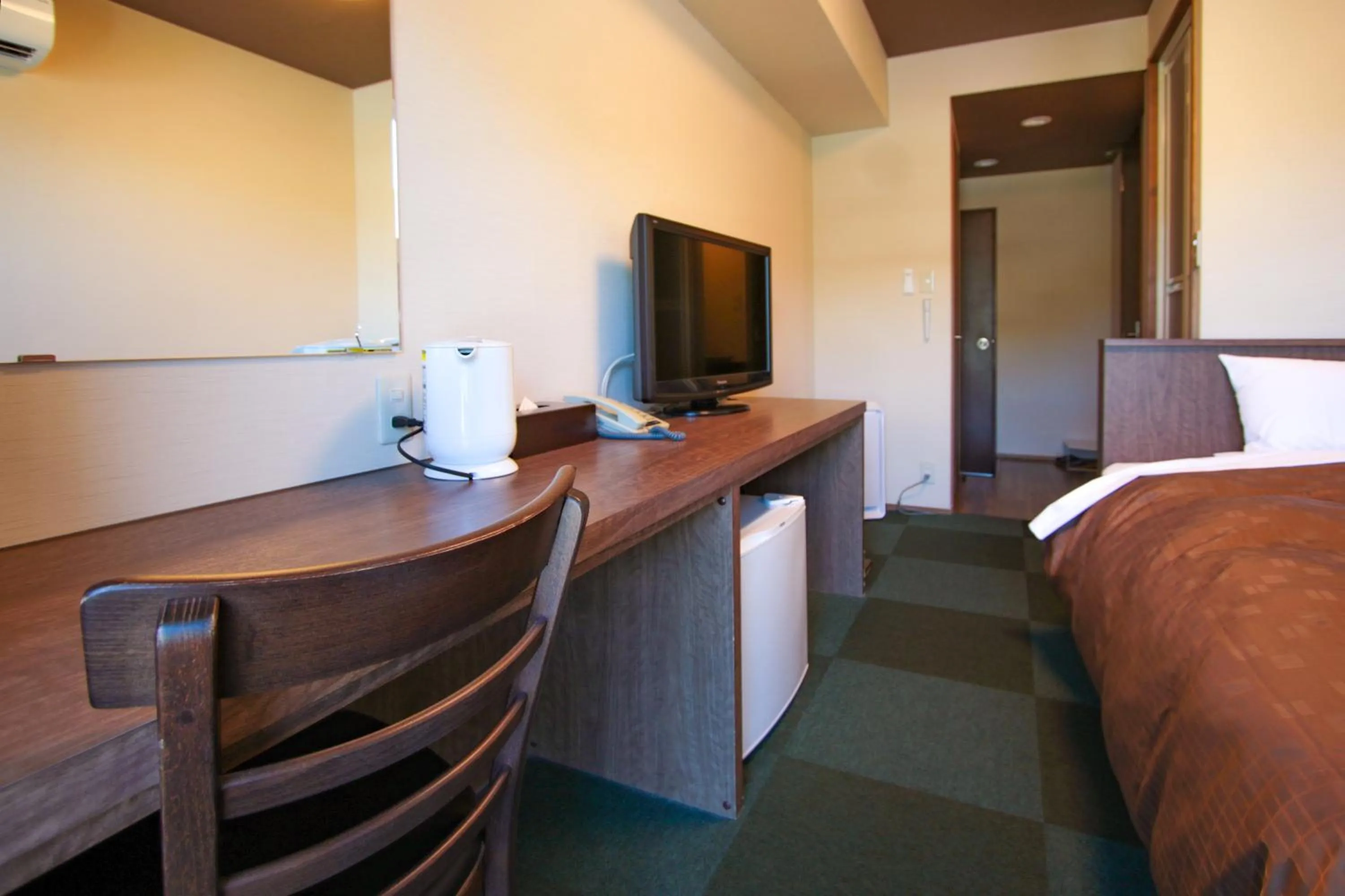 Photo of the whole room, Bed in Ooedo Onsen Monogatari Hotel Shinko