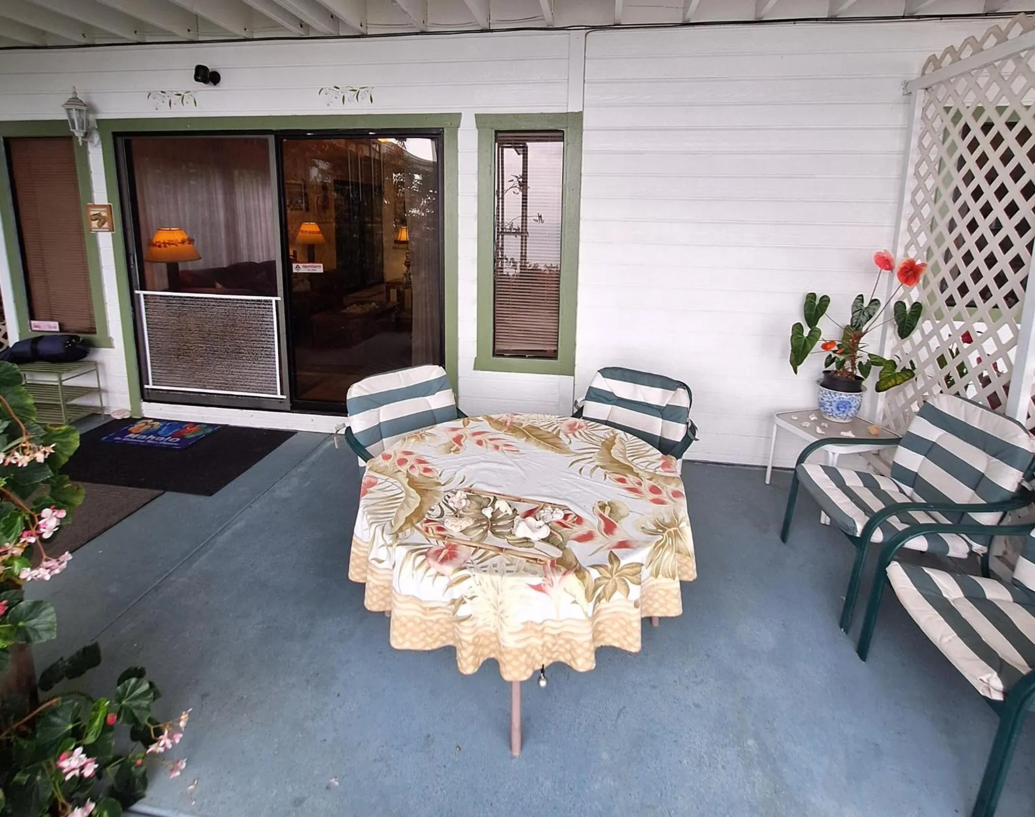 Patio in Belle Vue Kona Inc