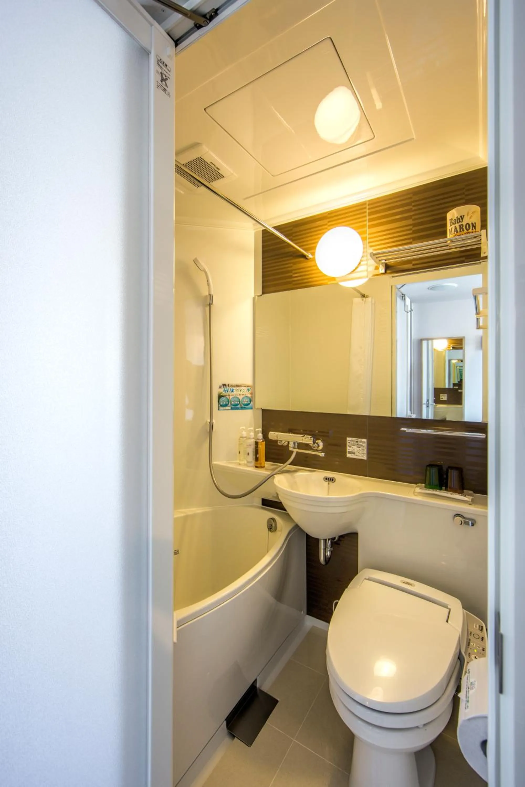 Shower in Super Hotel Totsuka Eki Higashiguchi