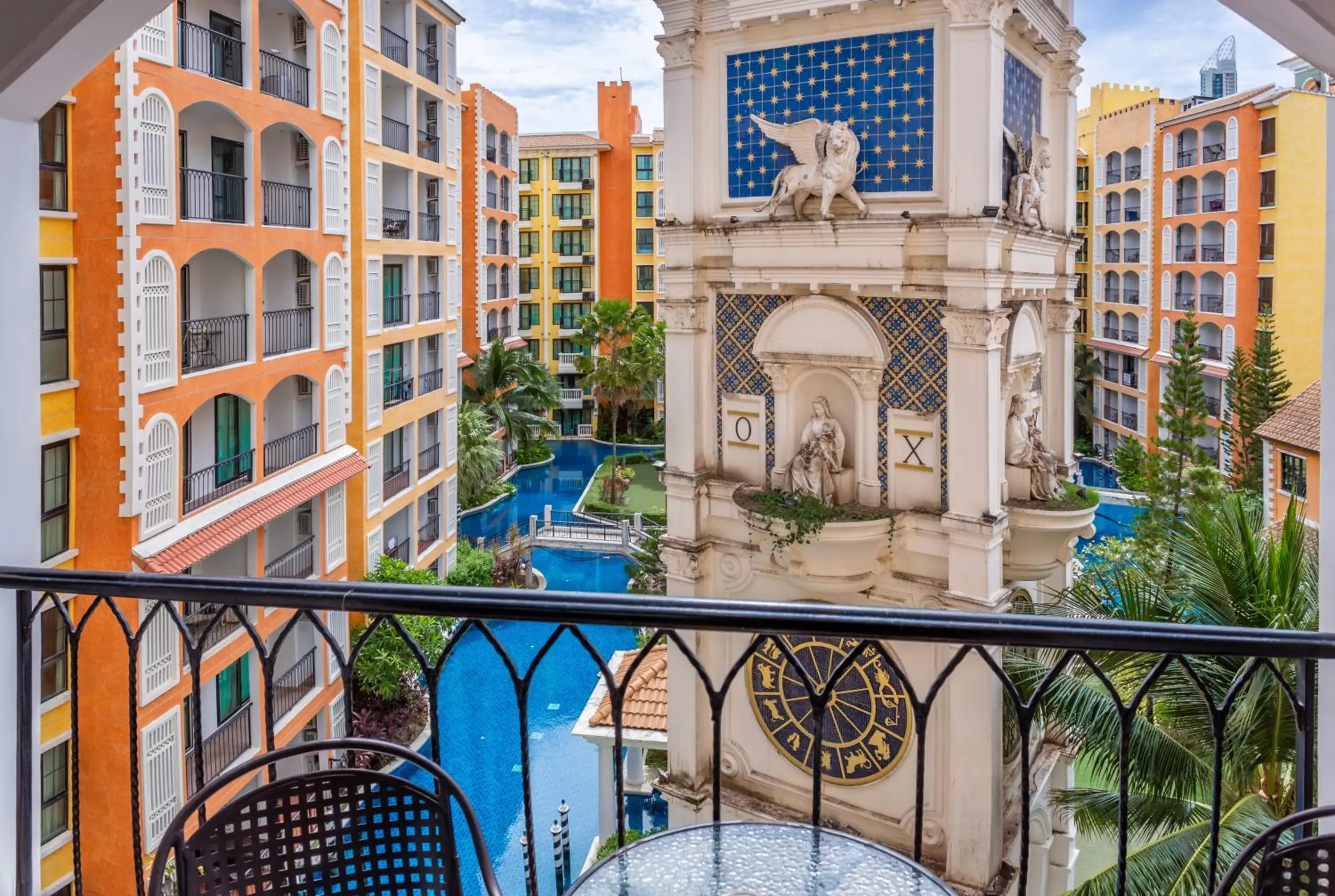 Queen Suite with Pool View in Venetian Resort Pattaya Queen Suite with Pool View in Venetian Resort Pattaya