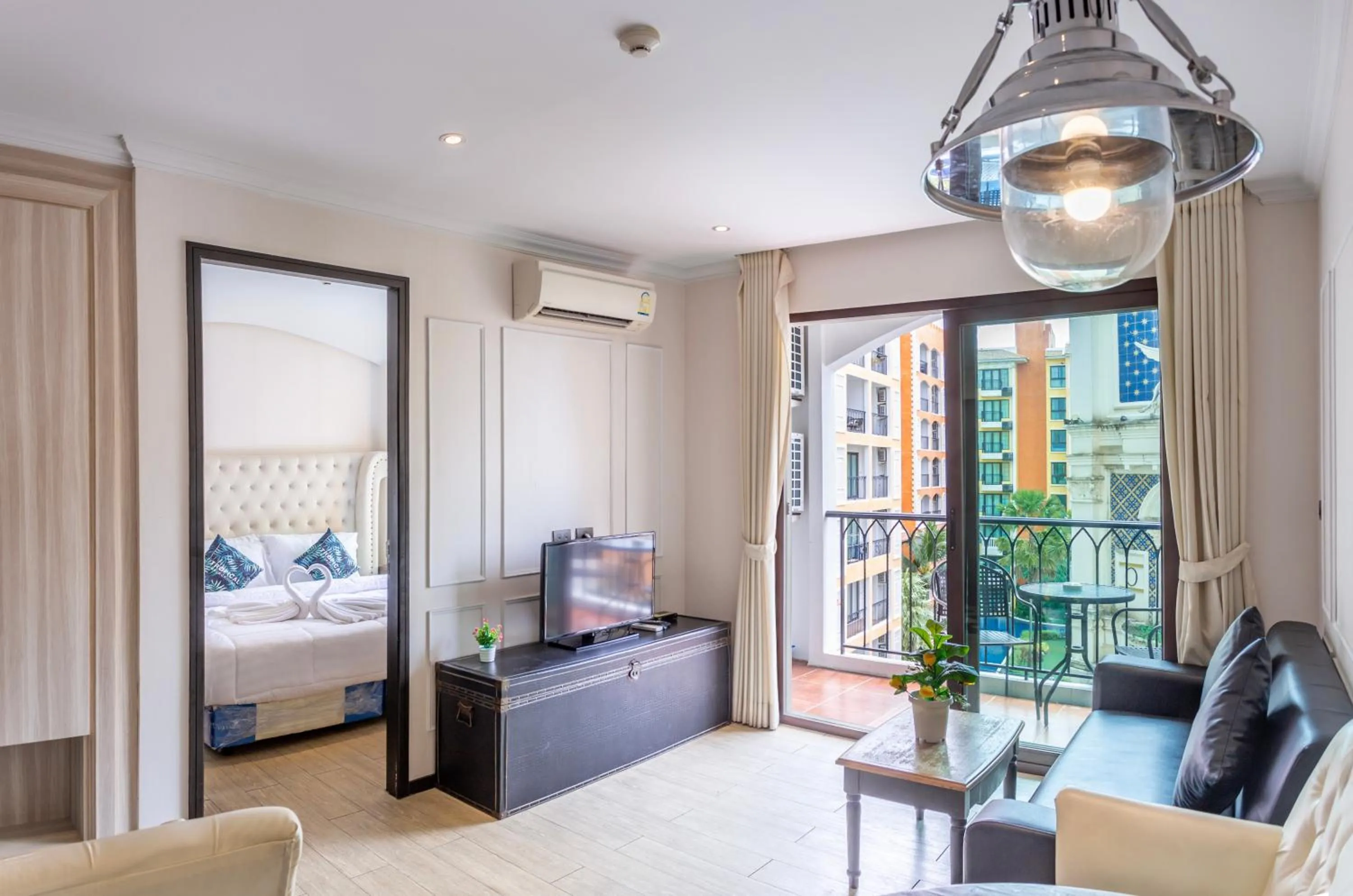 TV and multimedia, Bed in Venetian Resort Pattaya