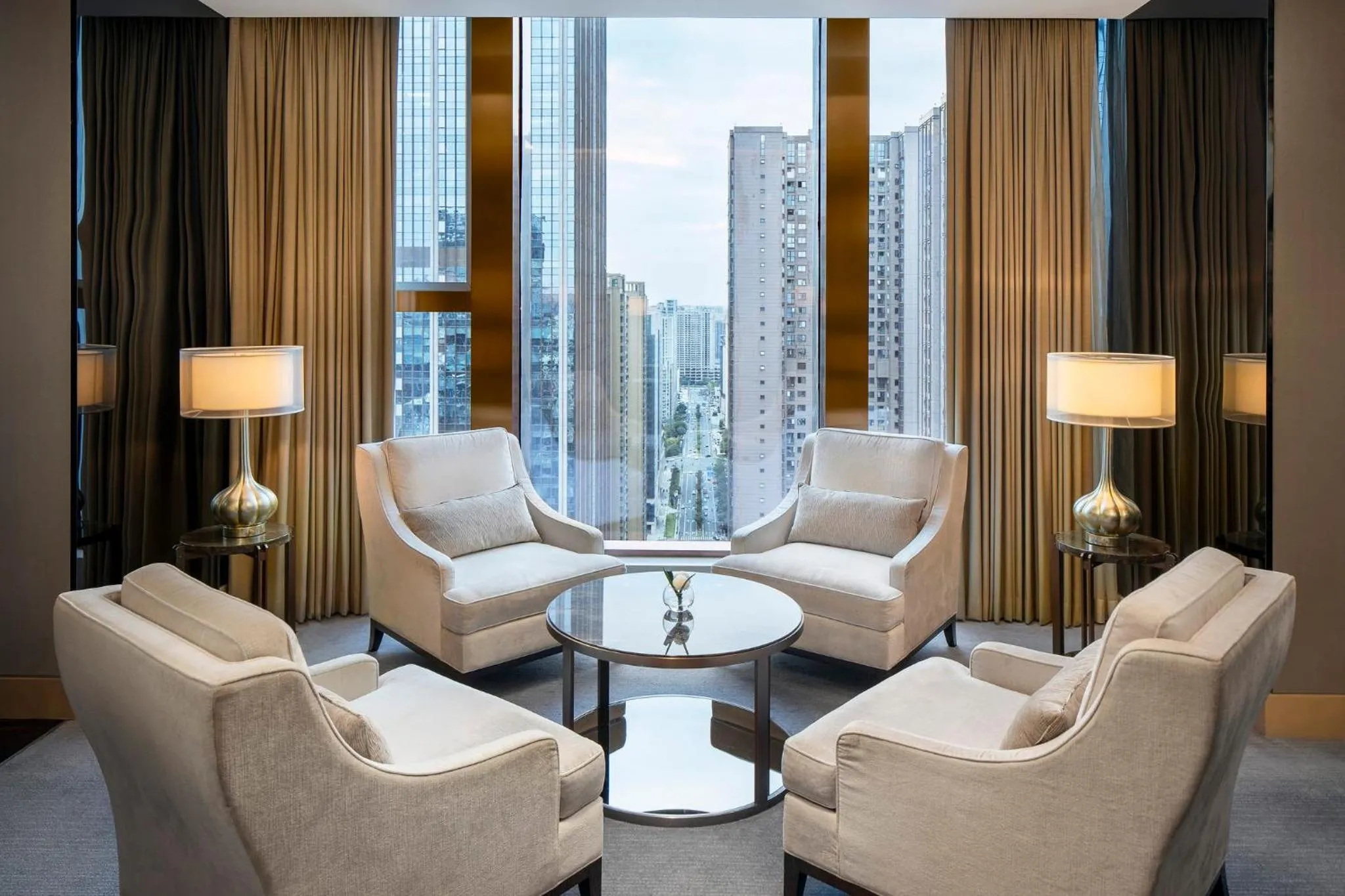 Lounge or bar in Vignette Collection Palm Springs Hotel Chengdu by IHG