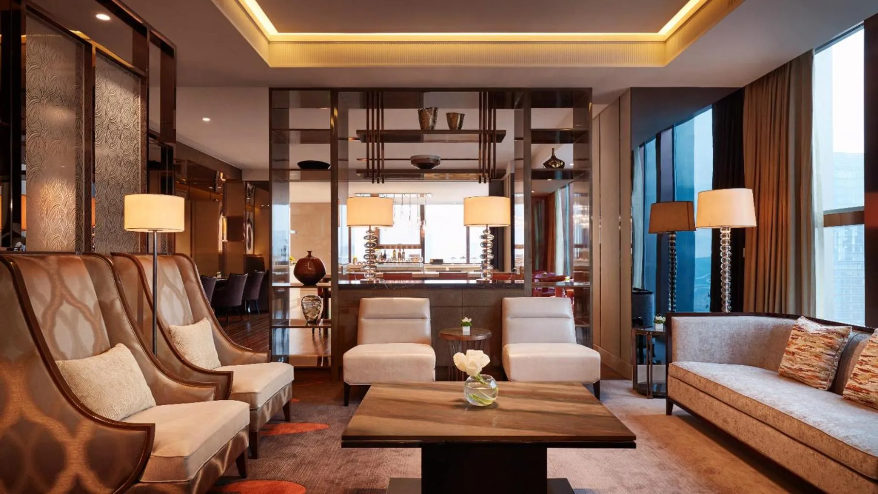 Lounge or bar in Vignette Collection Palm Springs Hotel Chengdu by IHG