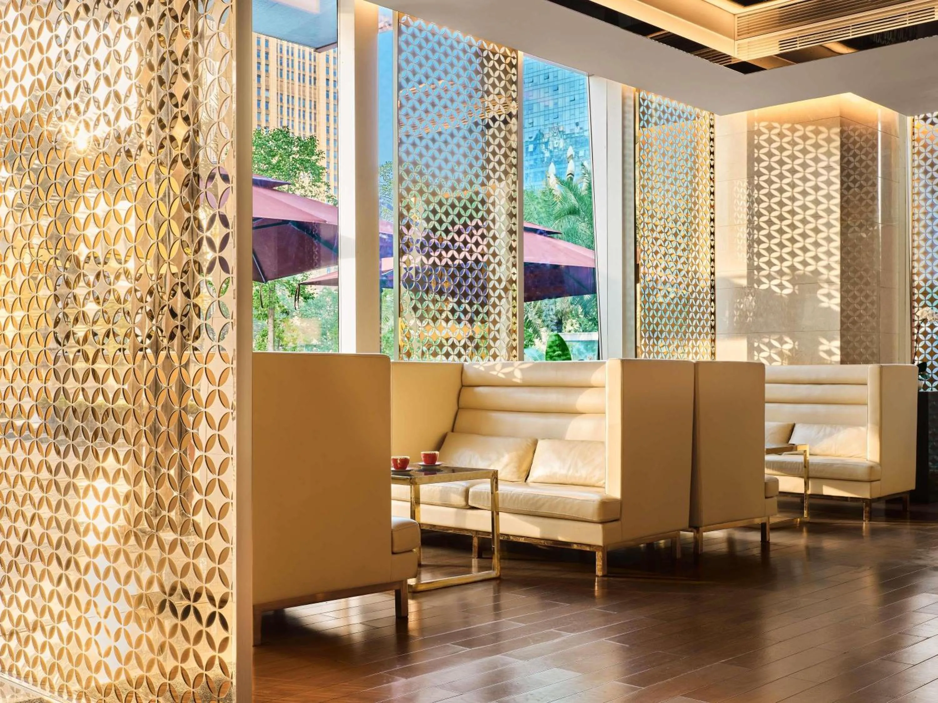 Lounge or bar in Fairmont Chengdu