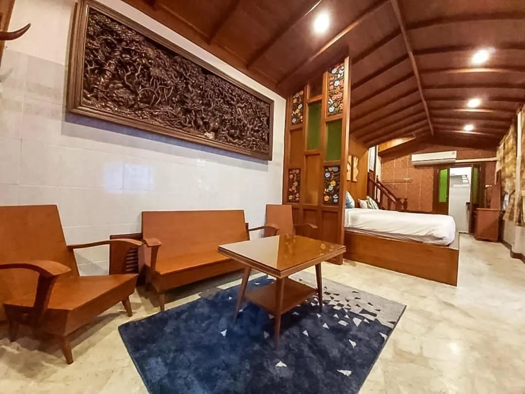 Seating area in Baanthep Antique Homestay