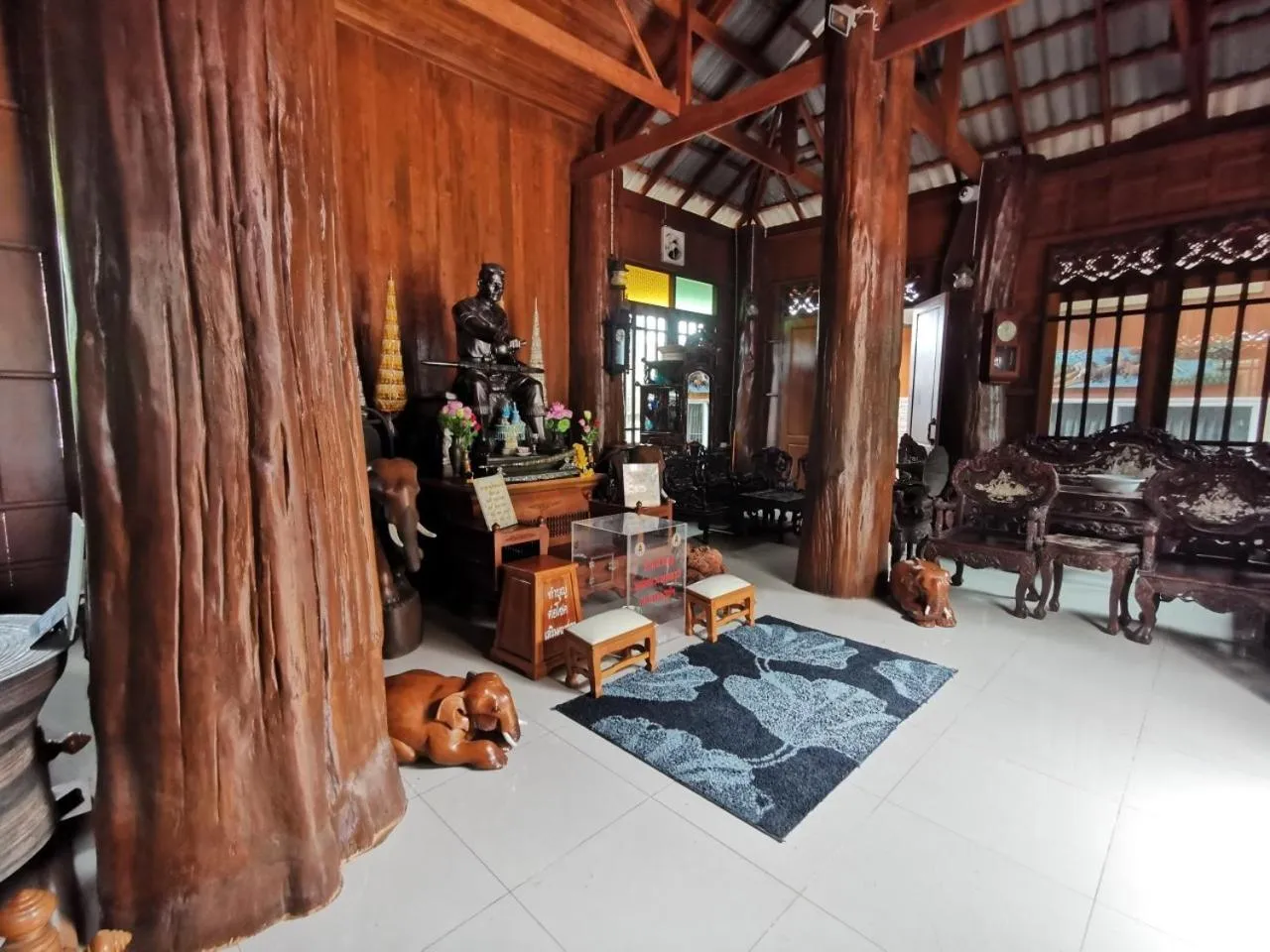 Place of worship in Baanthep Antique Homestay