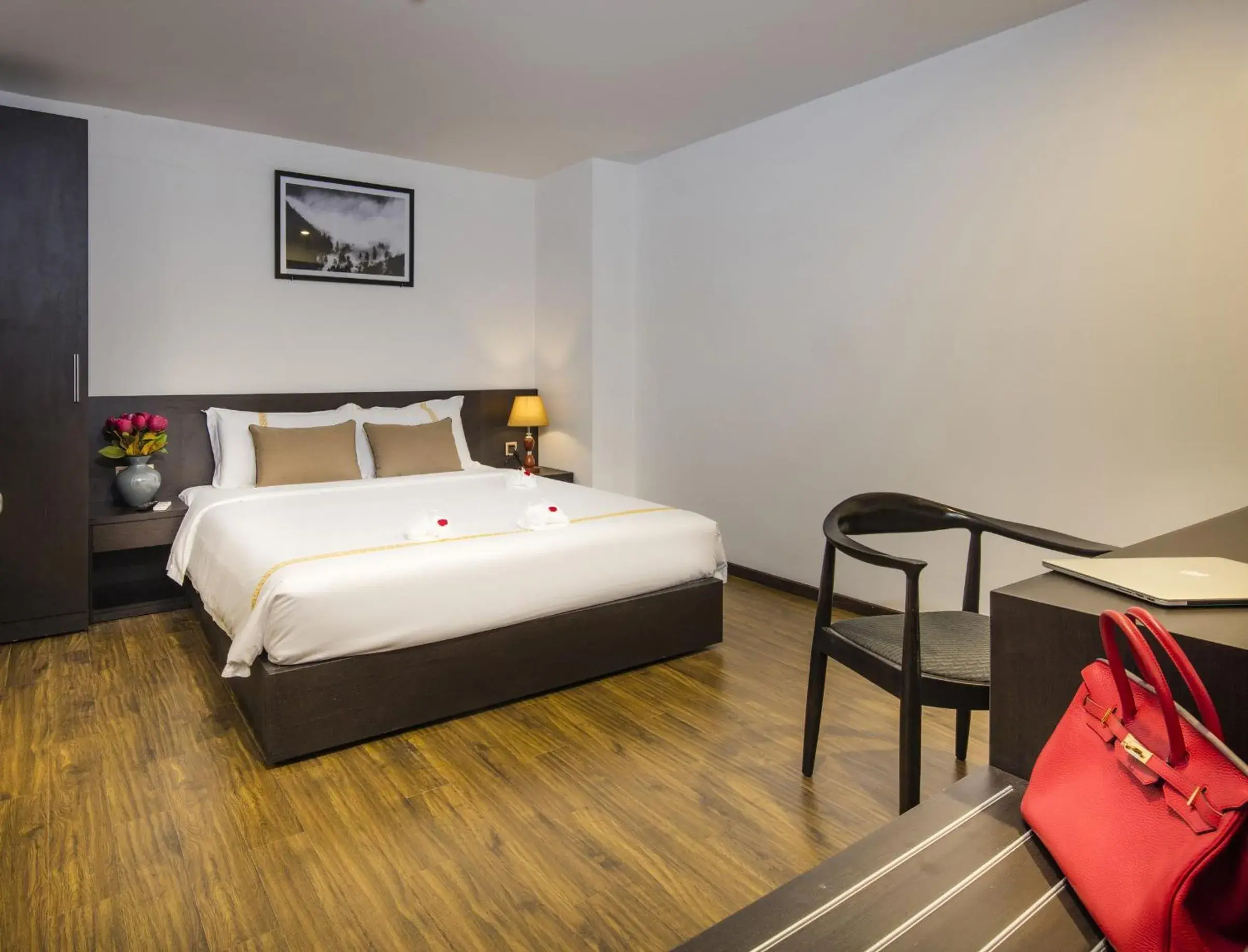 Superior Queen Room in Meriton Hotel Nha Trang Superior Queen Room in Meriton Hotel Nha Trang