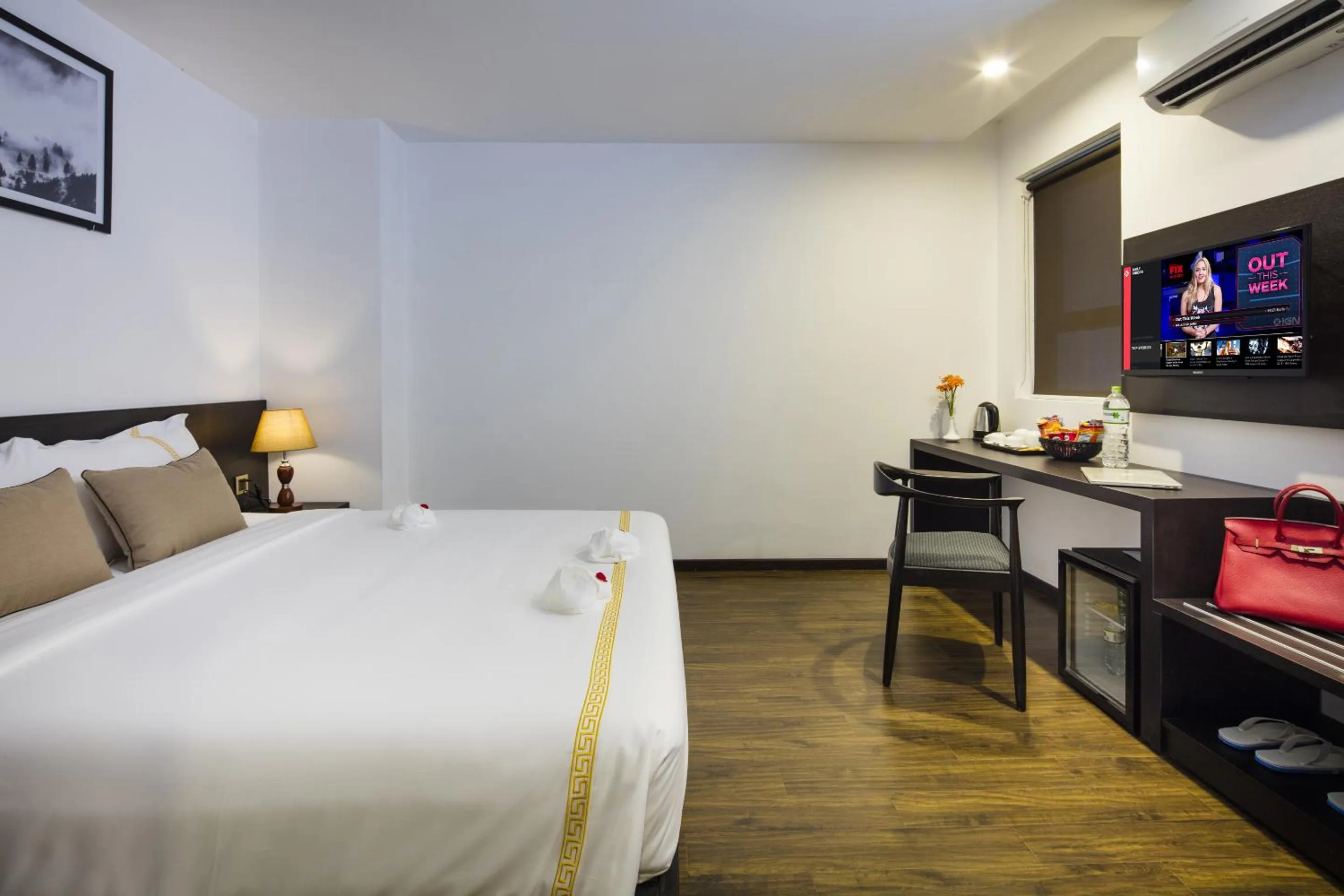 TV and multimedia, Bed in Meriton Hotel Nha Trang