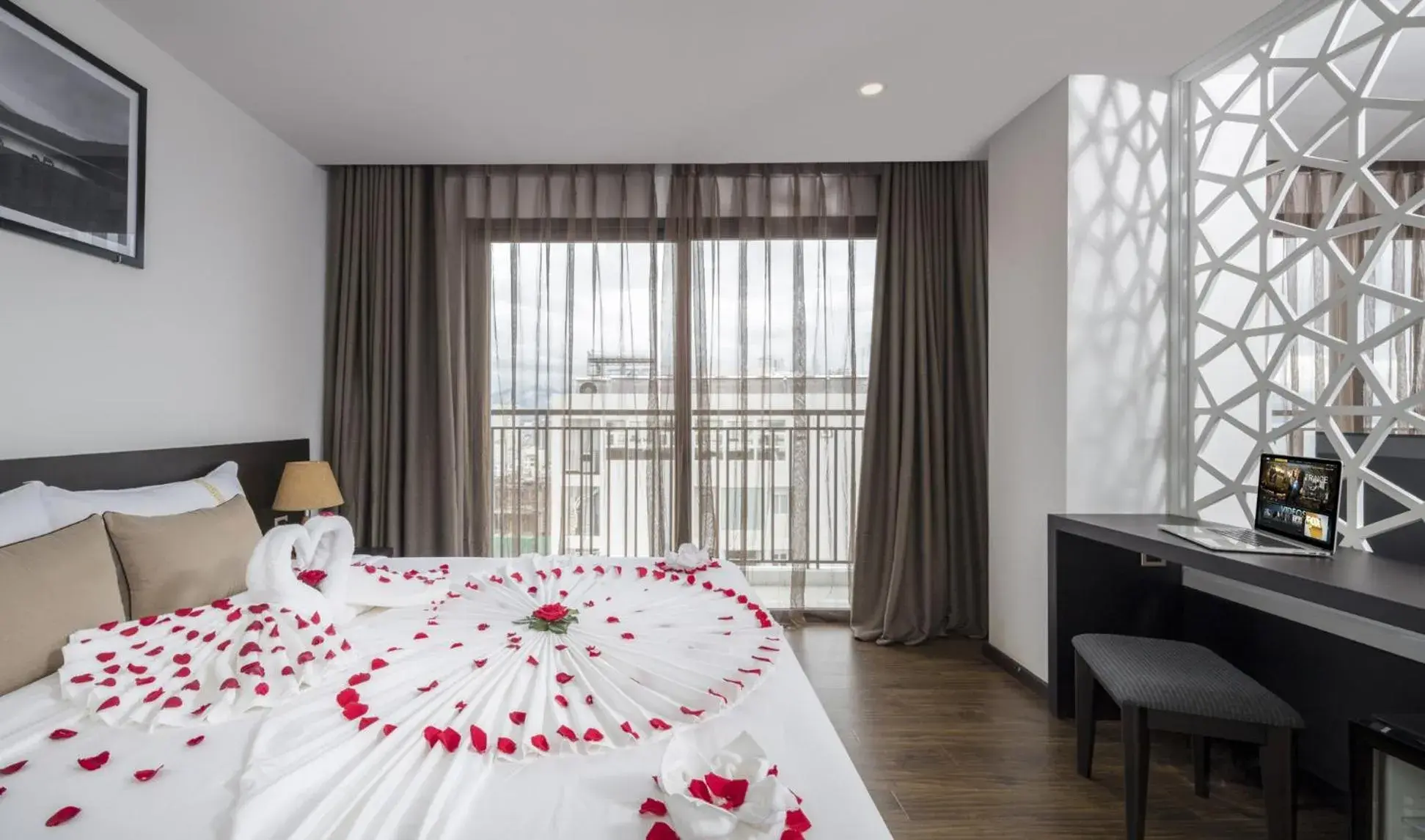 Studio Apartment with Sea View - single occupancy in Meriton Hotel Nha Trang Studio Apartment with Sea View - single occupancy in Meriton Hotel Nha Trang