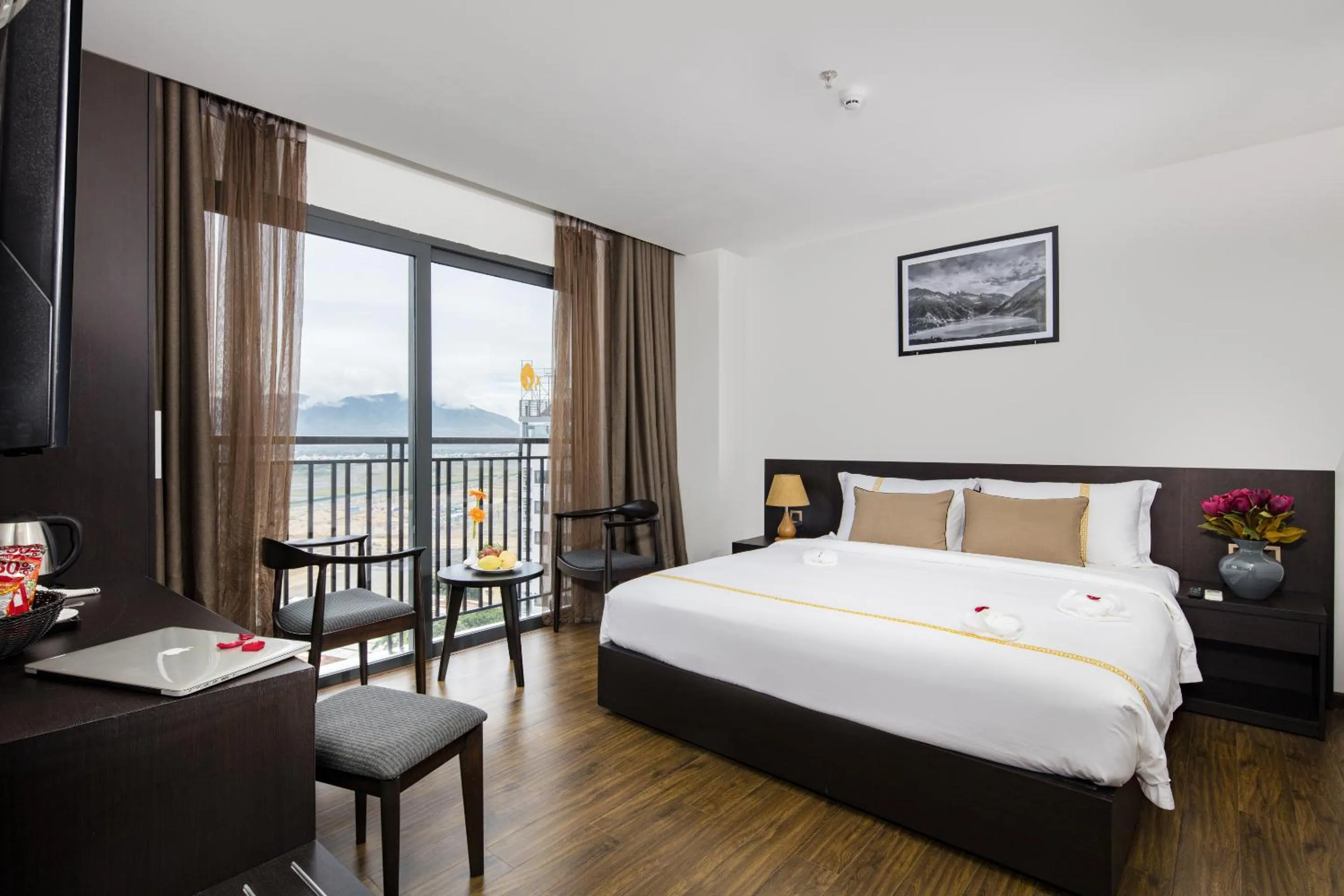 Bedroom, Bed in Meriton Hotel Nha Trang