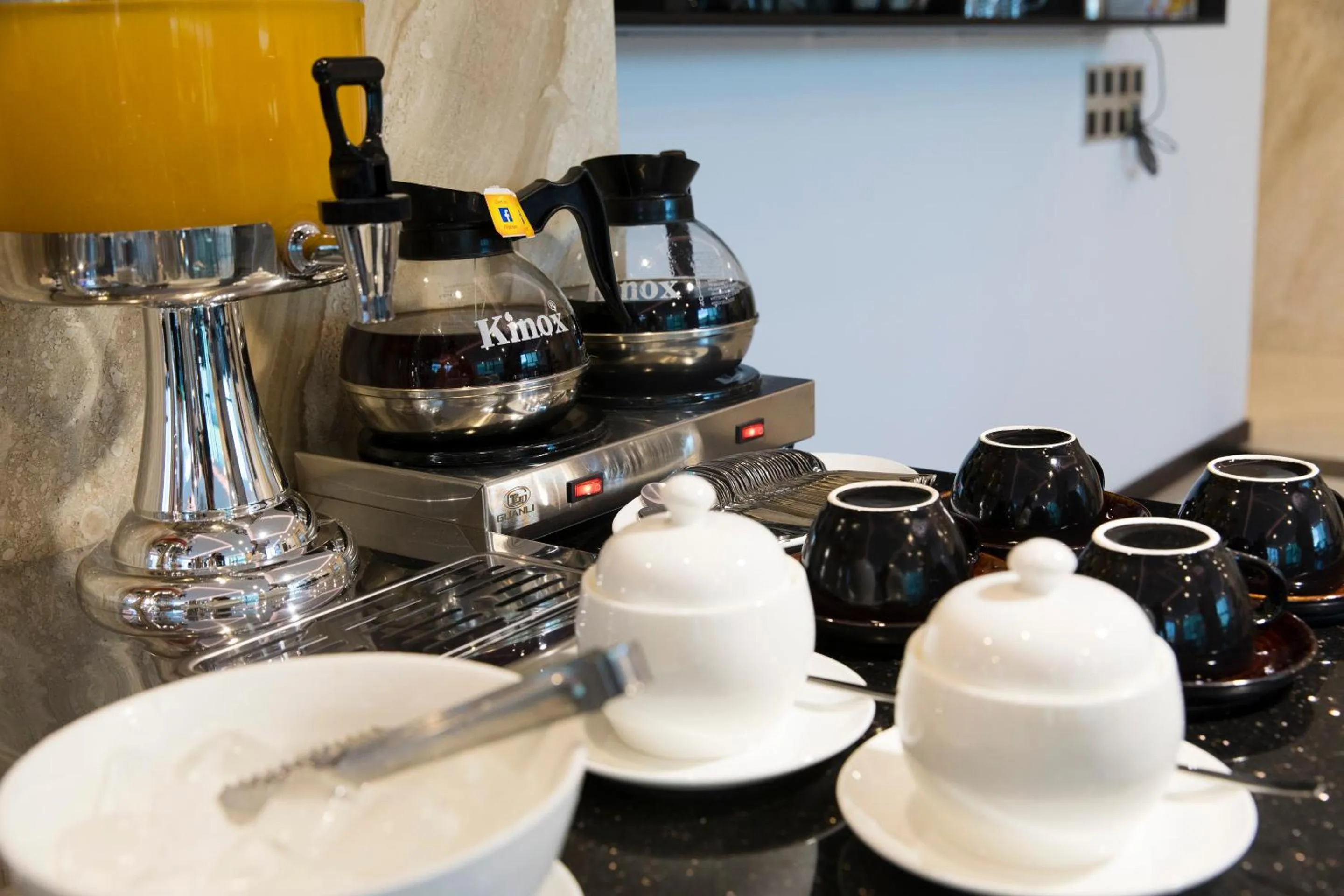 Restaurant/places to eat in La Sera Hotel