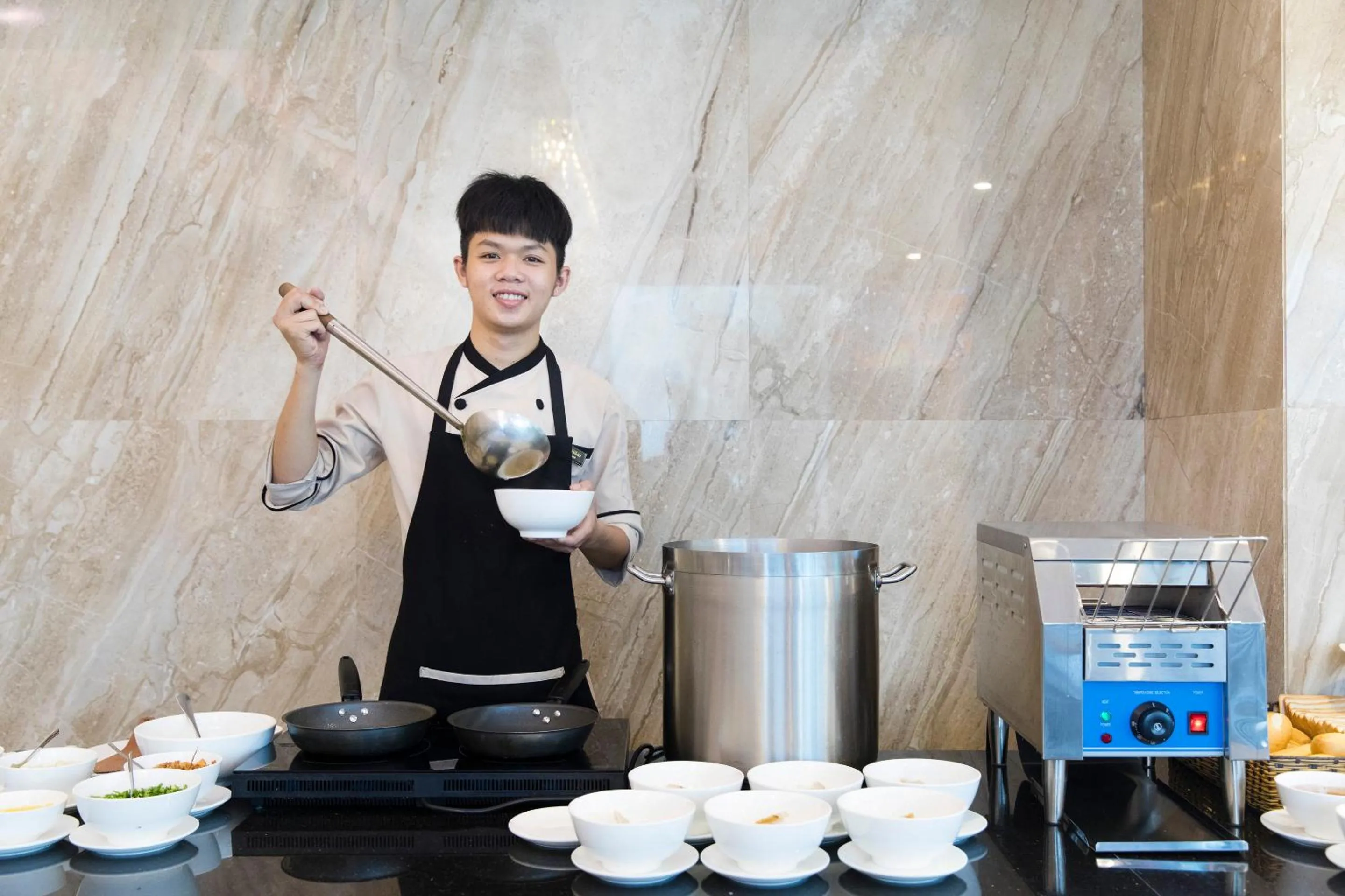 Restaurant/places to eat in La Sera Hotel