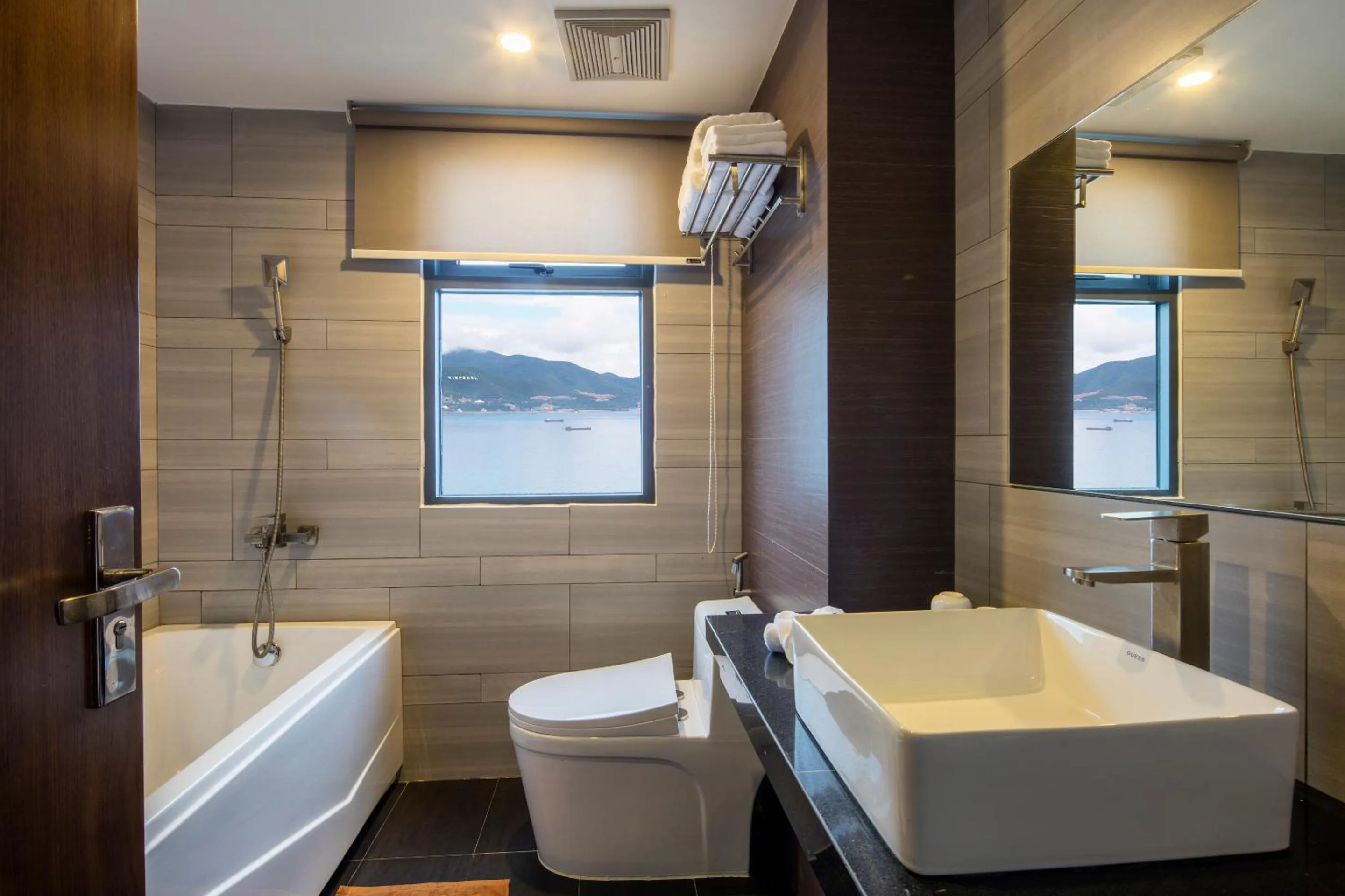 Shower in Meriton Hotel Nha Trang