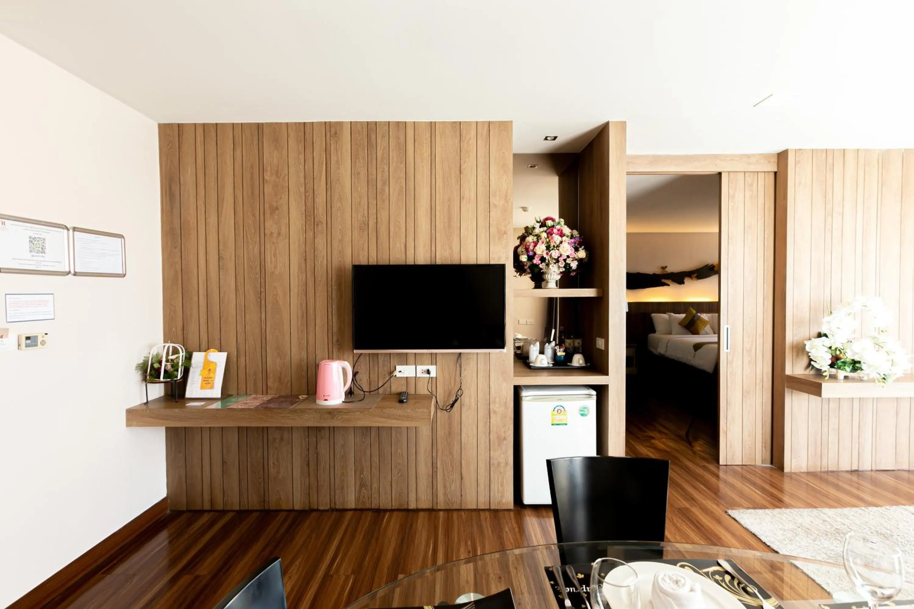 Communal lounge/ TV room in Grand Ratchapruek Hotel