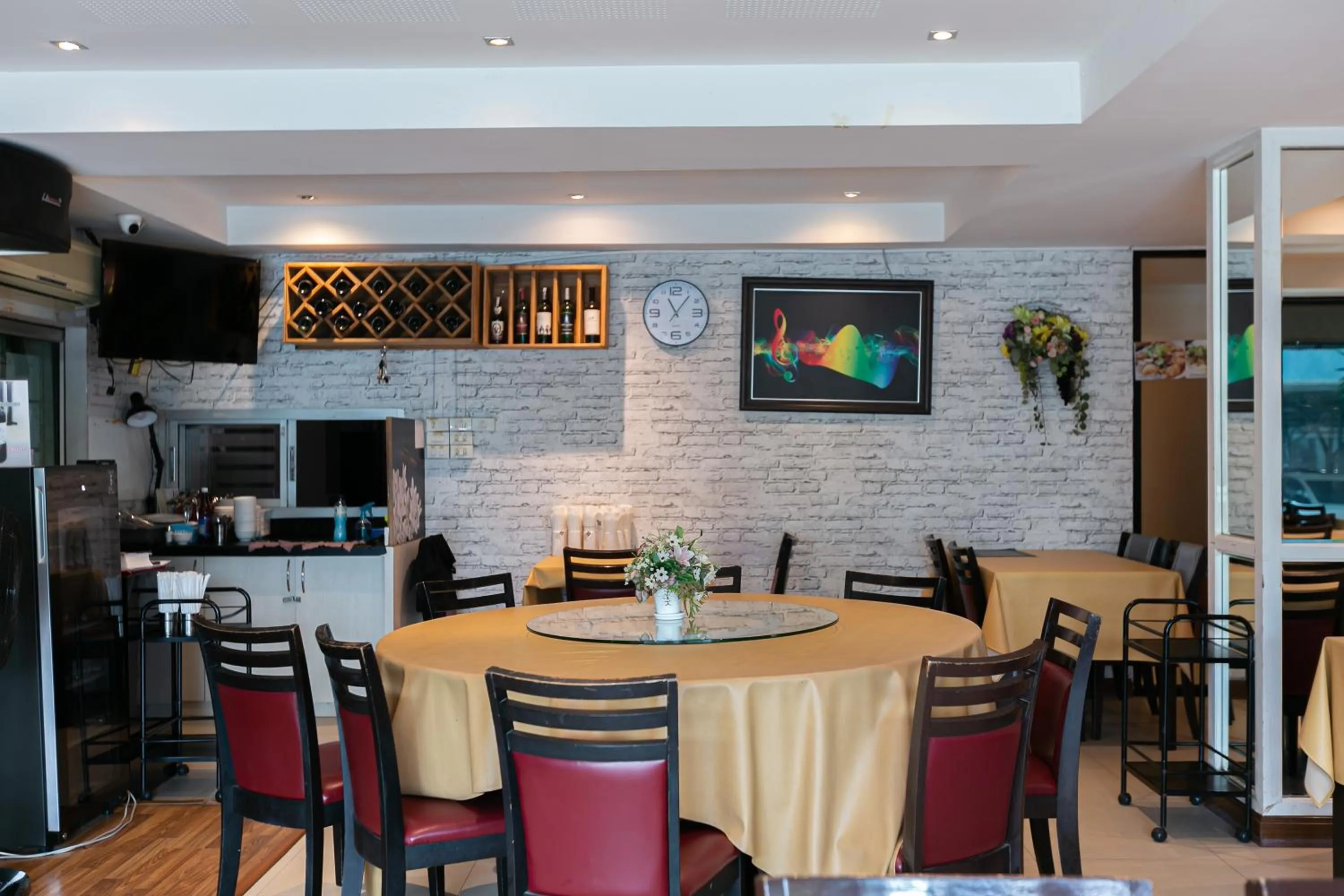 Restaurant/places to eat in Grand Ratchapruek Hotel