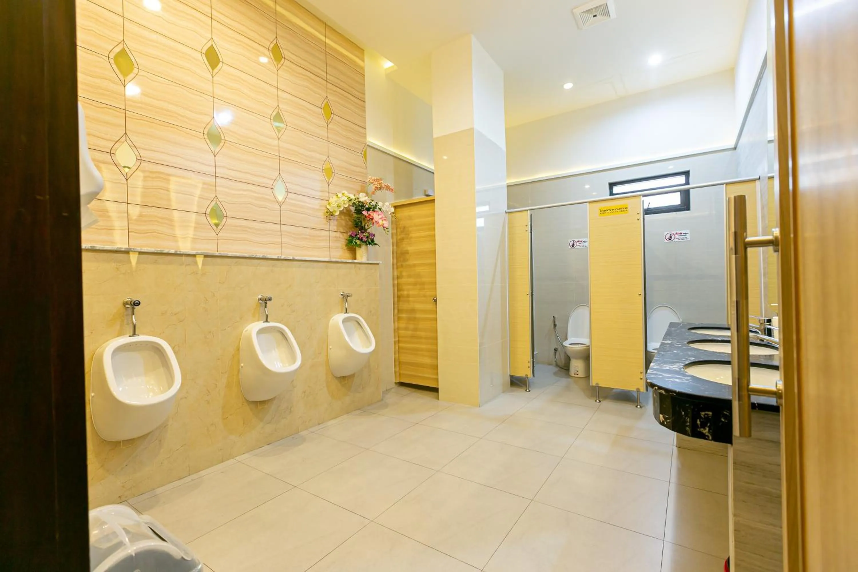 Bathroom in Grand Ratchapruek Hotel