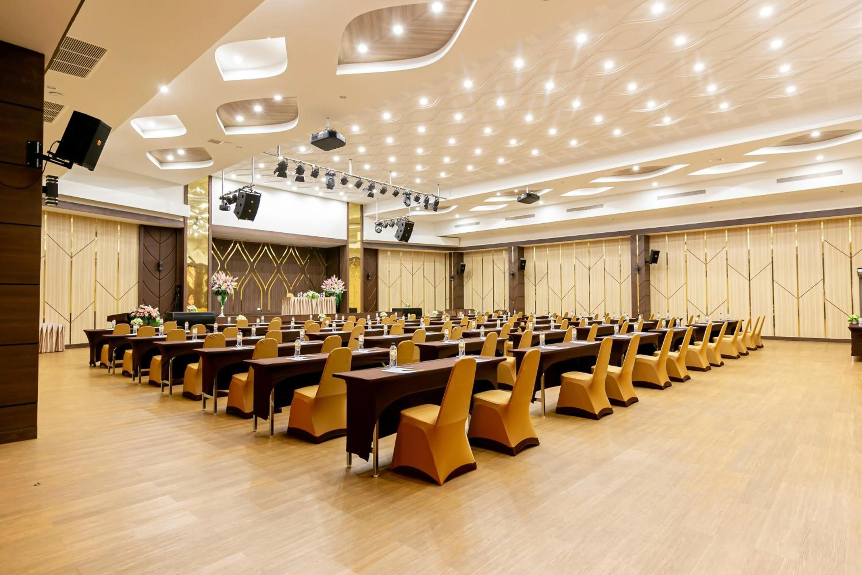 Meeting/conference room in Grand Ratchapruek Hotel