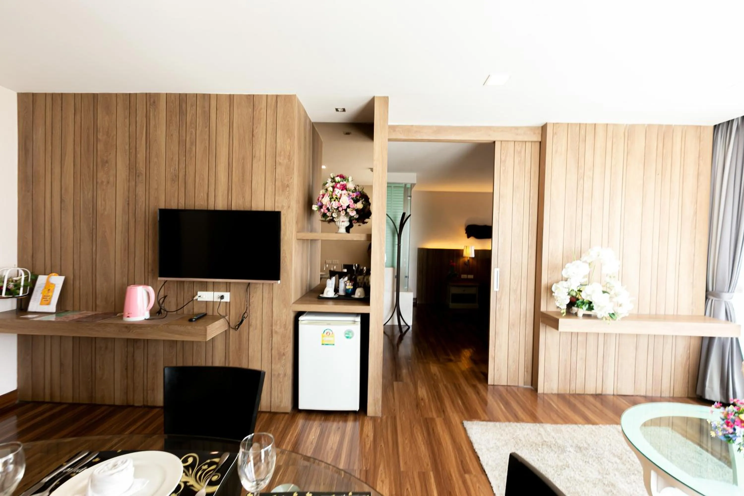 TV and multimedia in Grand Ratchapruek Hotel