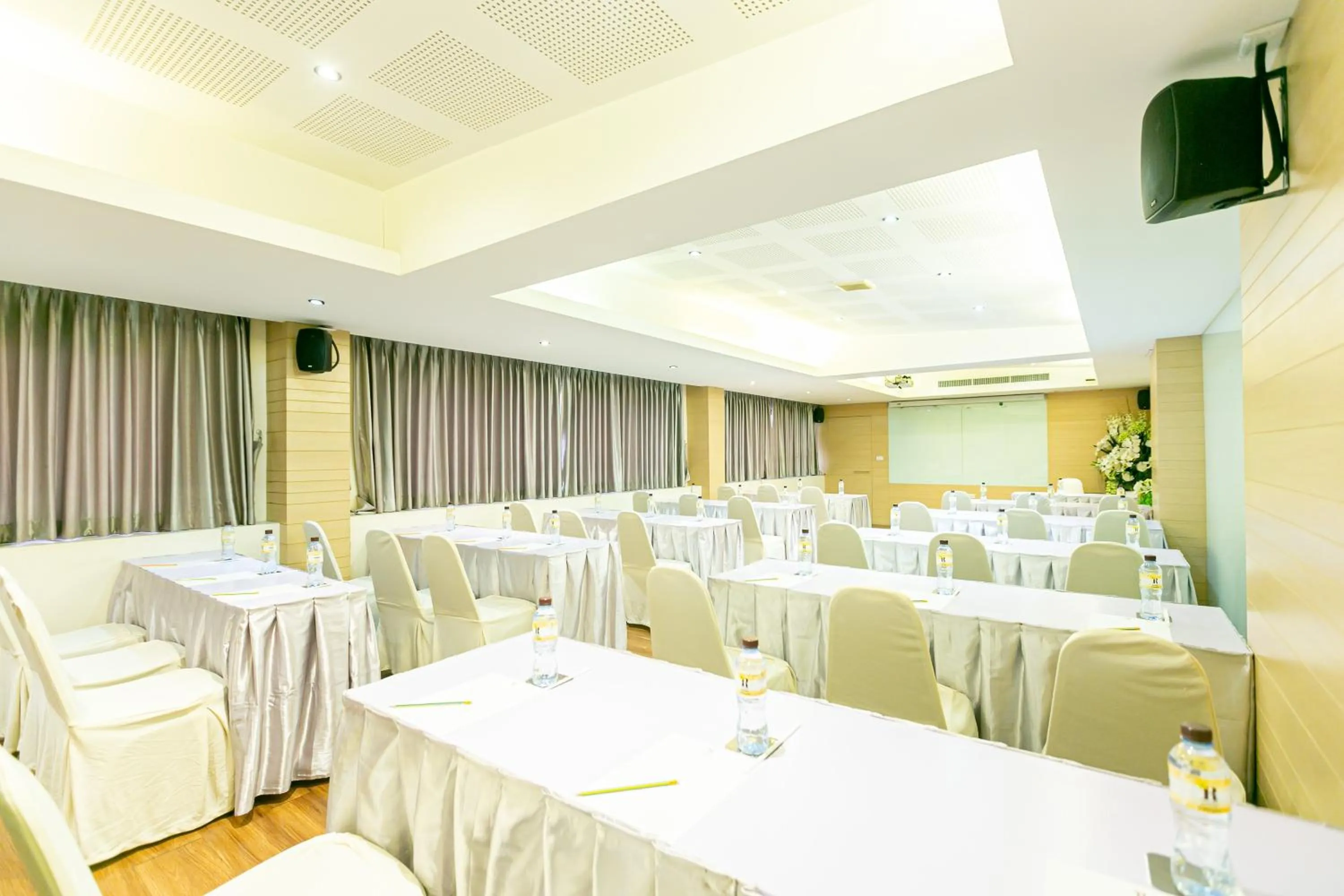 Meeting/conference room in Grand Ratchapruek Hotel