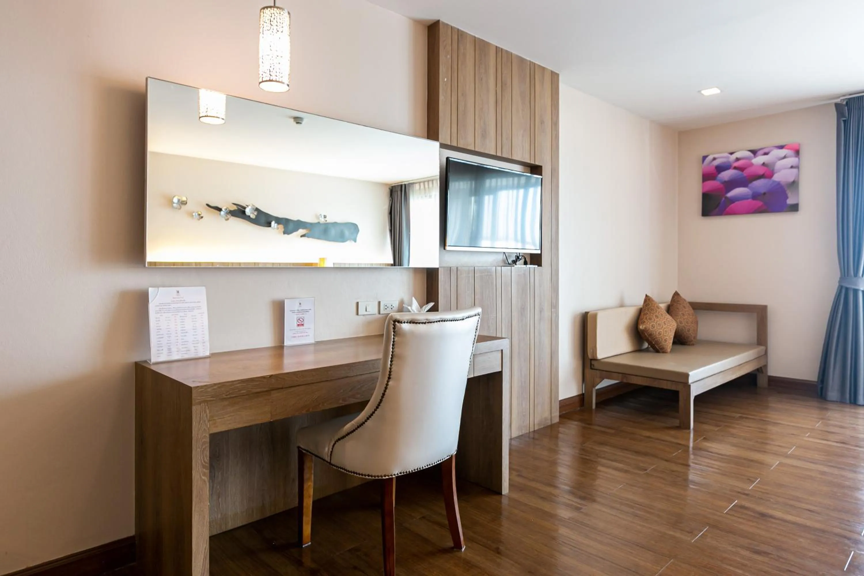 Living room in Grand Ratchapruek Hotel