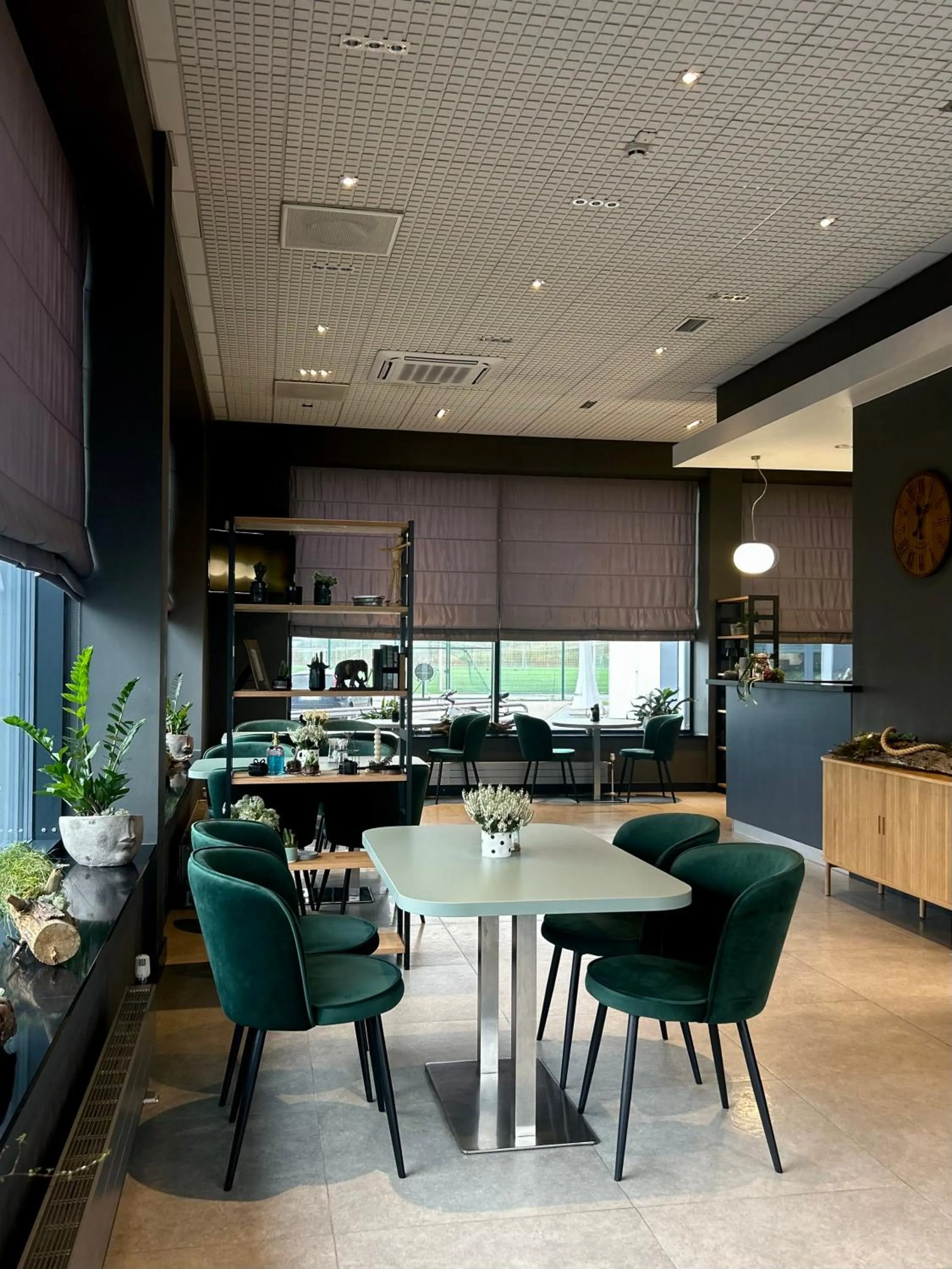 Restaurant/places to eat in Restart