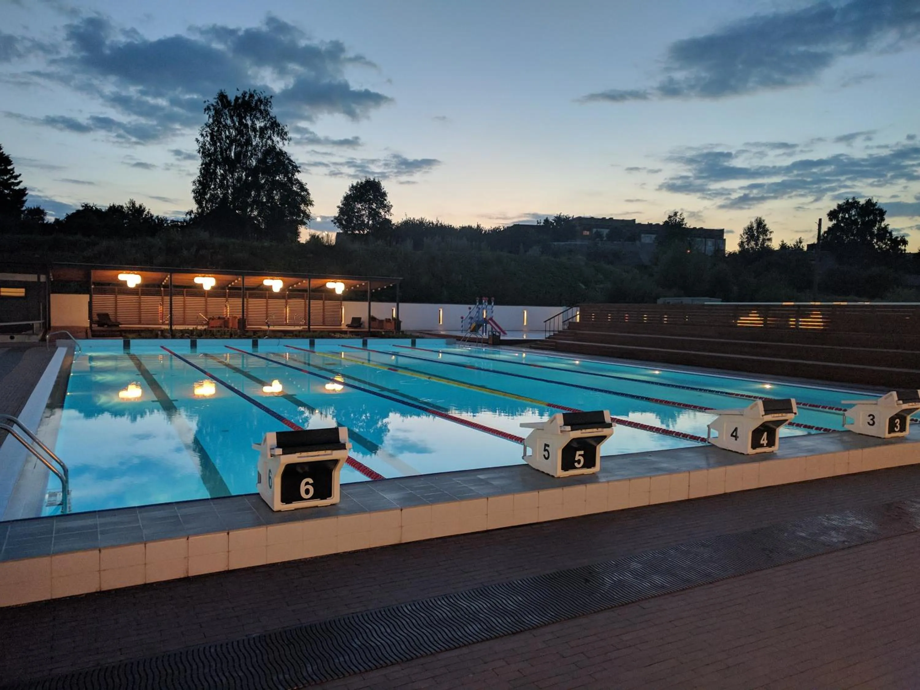 Swimming pool in Restart