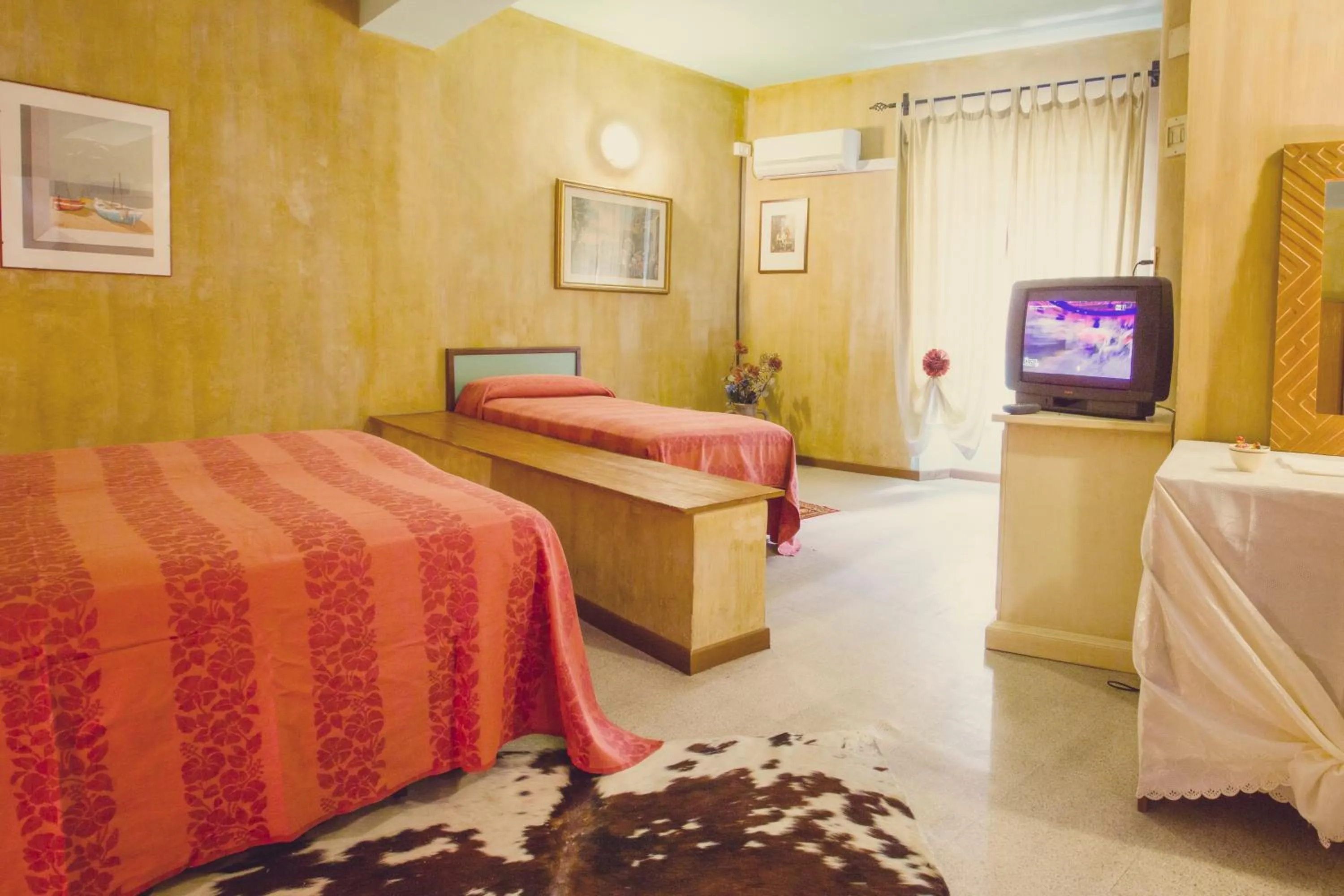 Photo of the whole room, Bed in Hotel Centrale