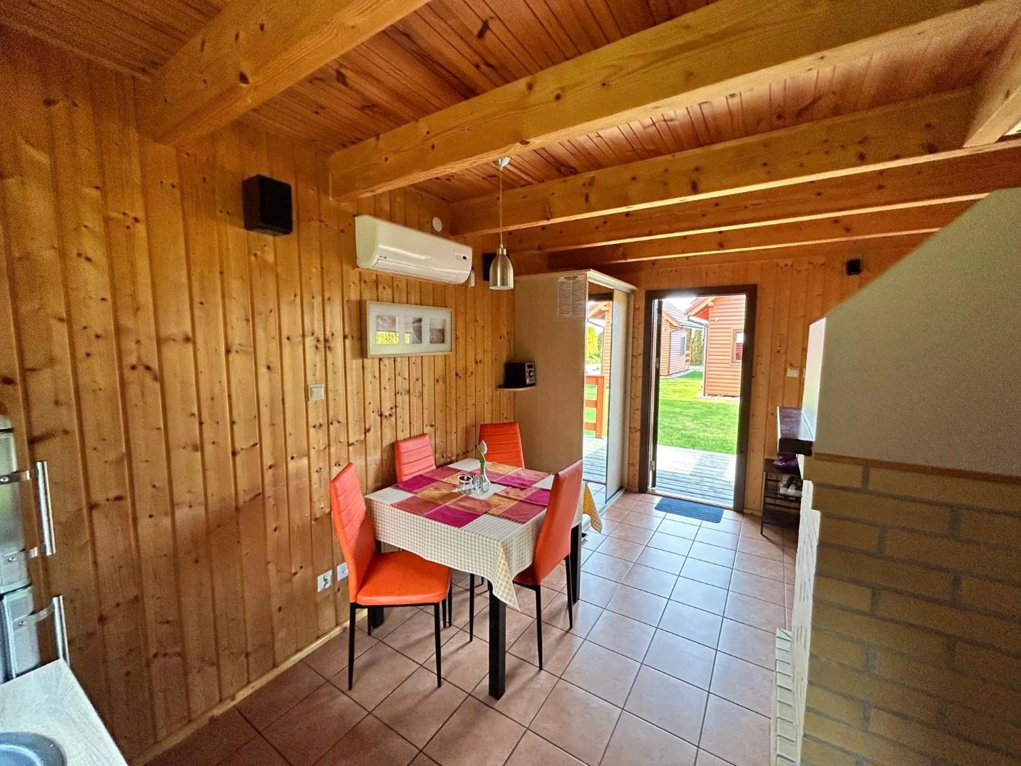 Dining area in Domki Wczasowe Papaya
