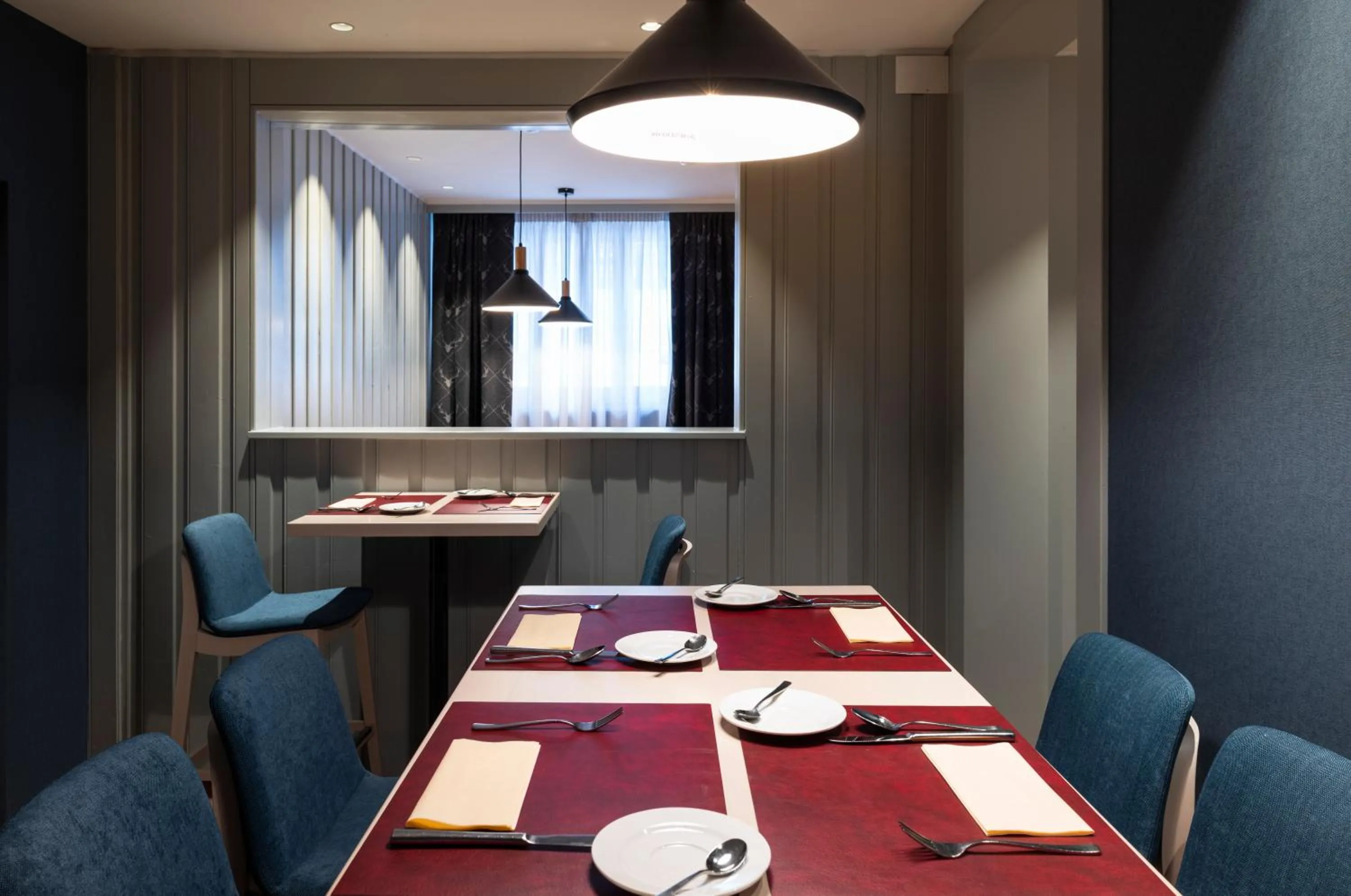 Restaurant/places to eat in Hotel Continental