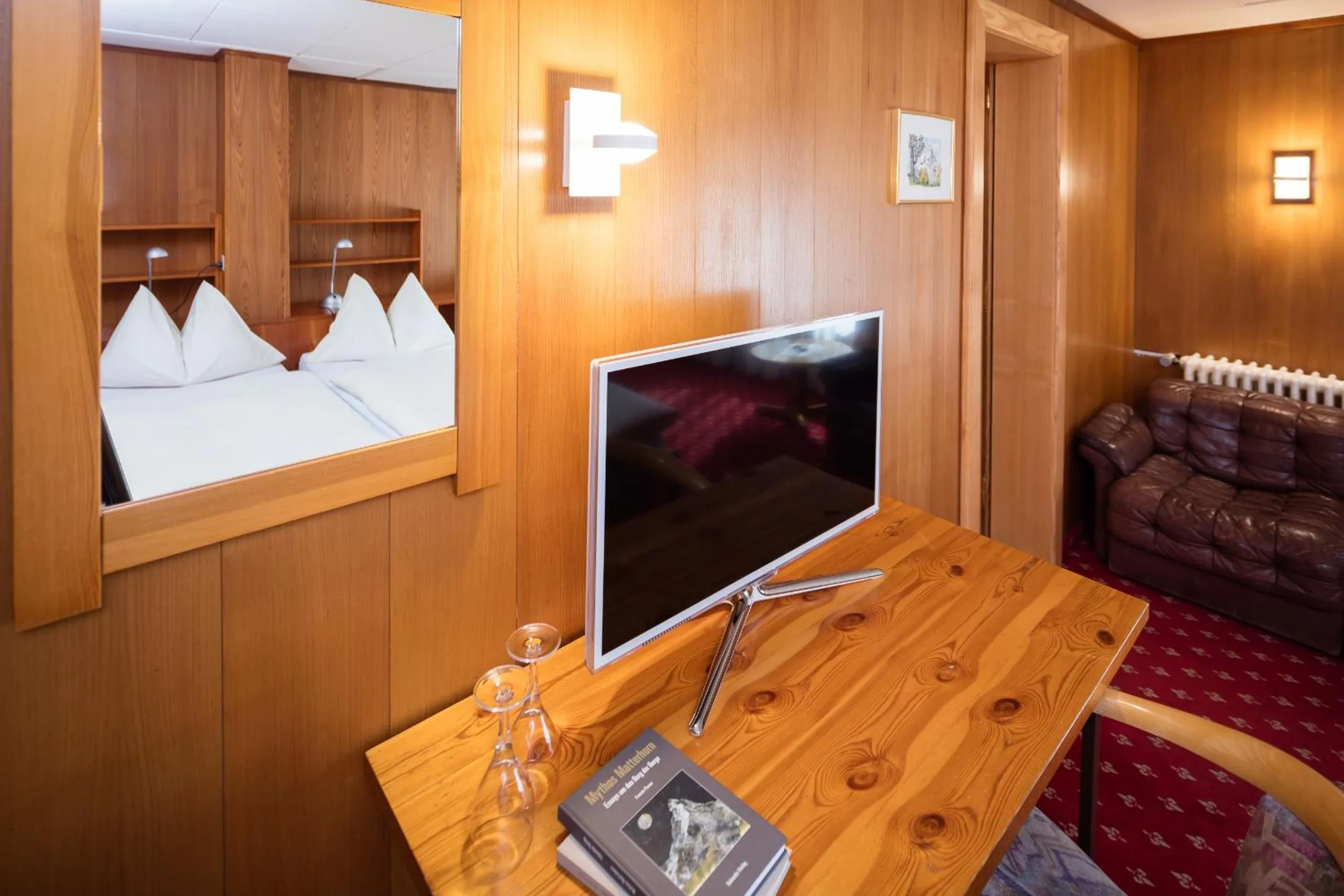 TV and multimedia in Hotel Continental