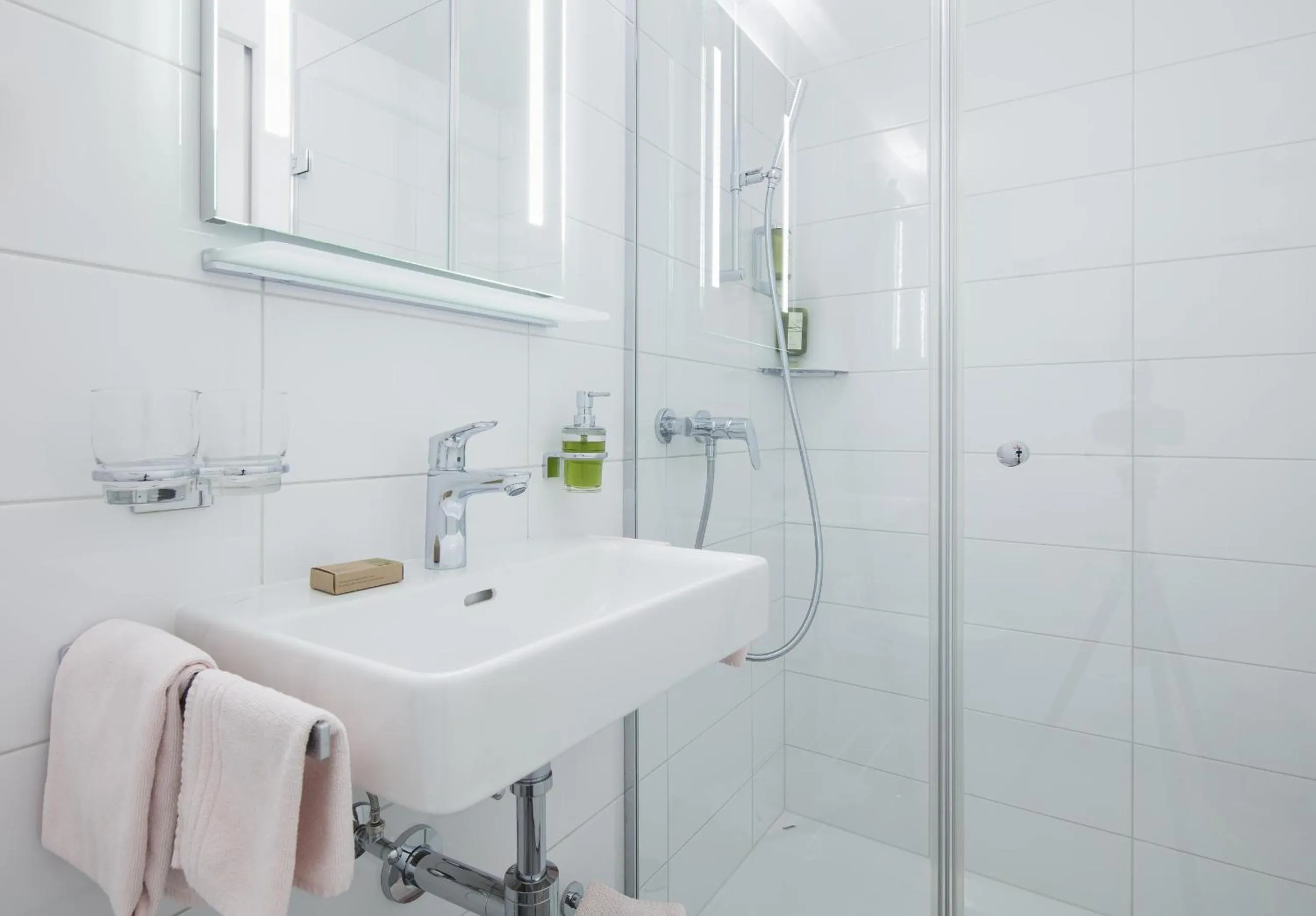 Shower in Hotel Continental