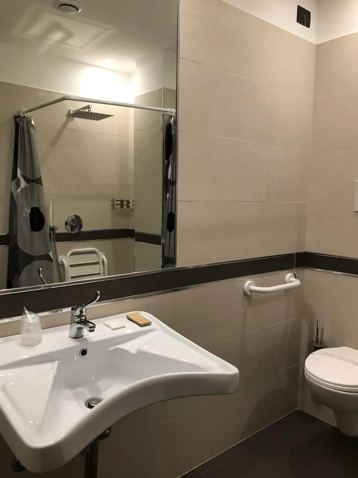 Bathroom in Archeo Hotel