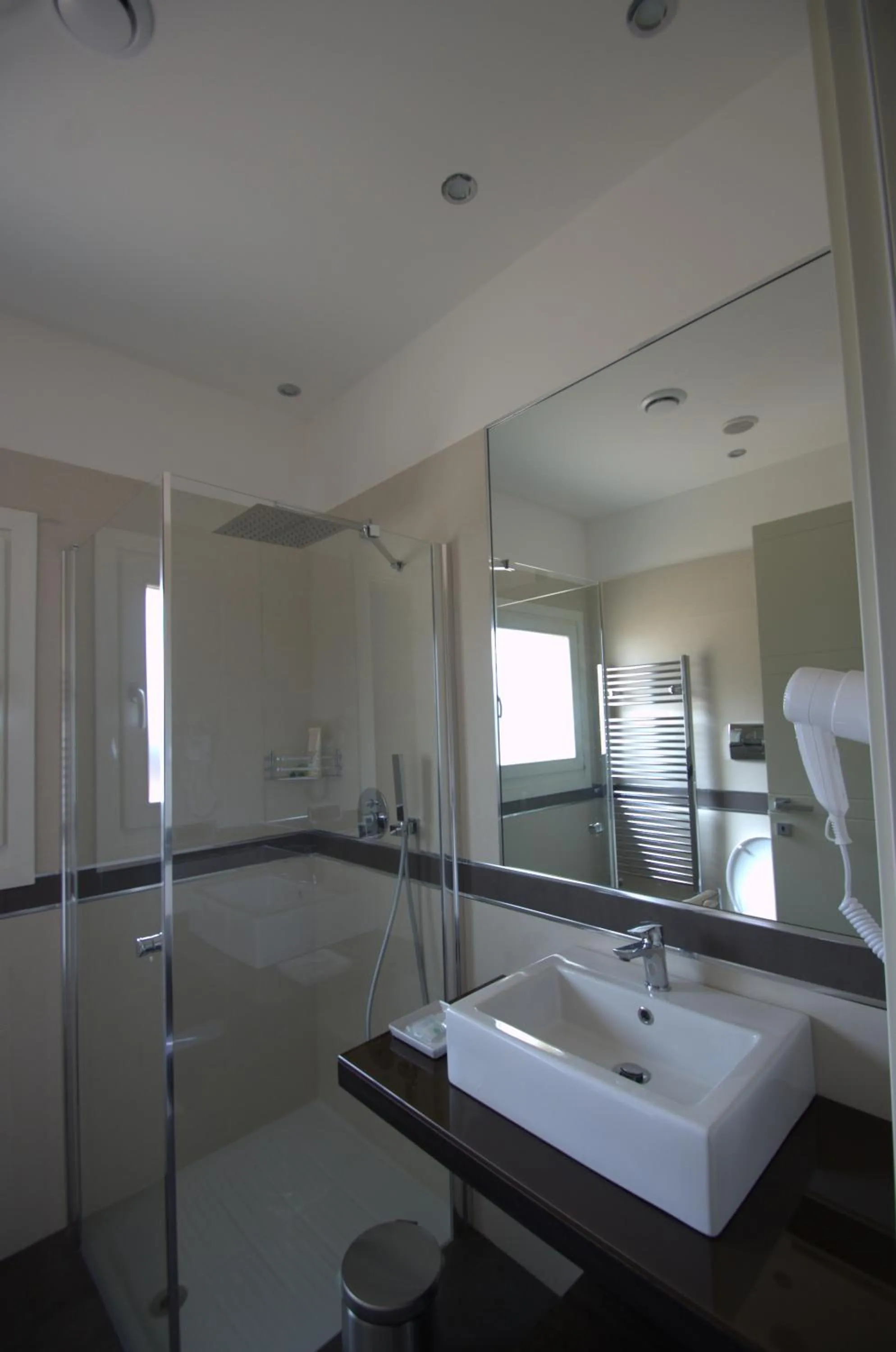 Bathroom in Archeo Hotel