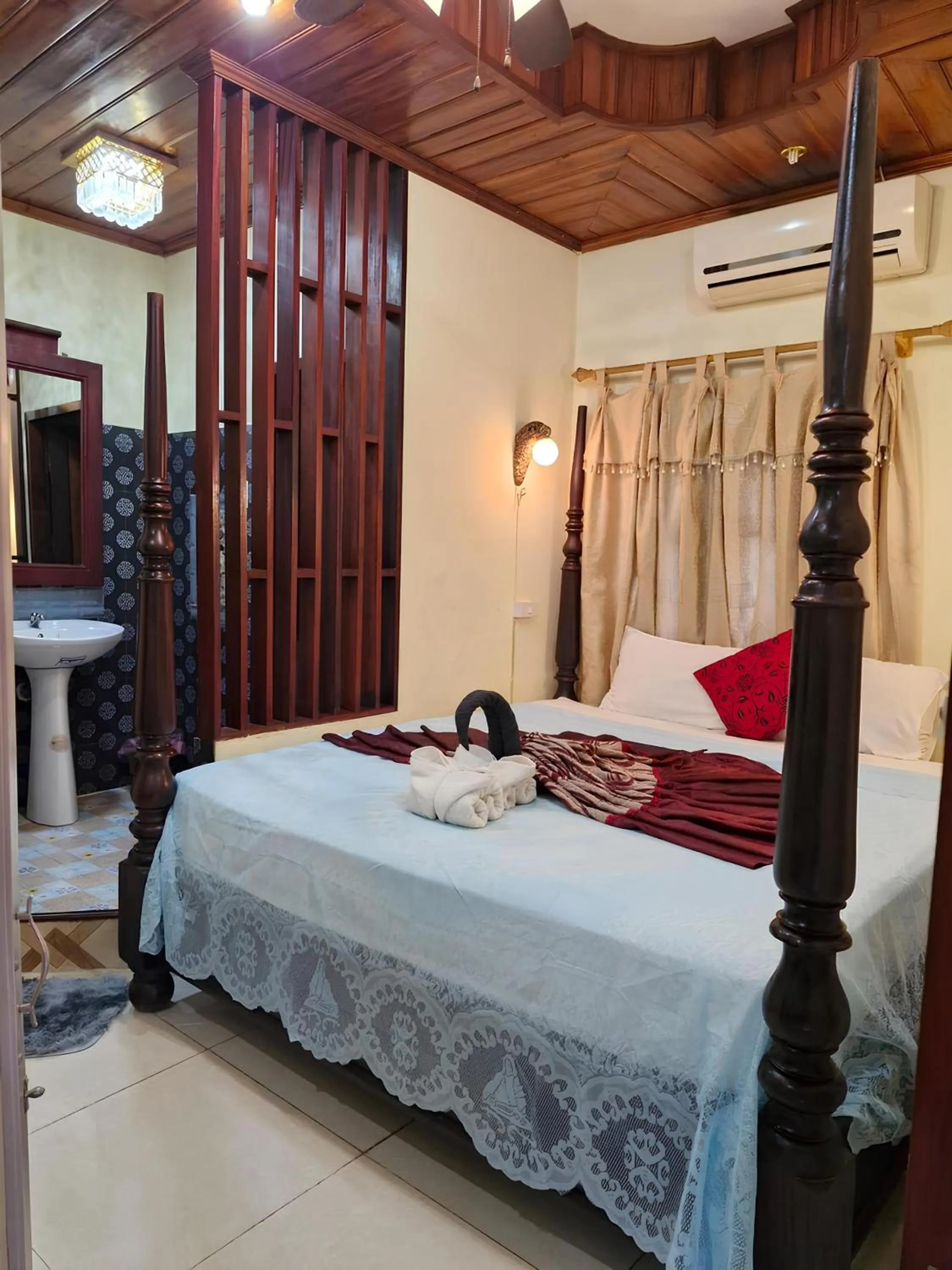 Bed in Sakura Wood House