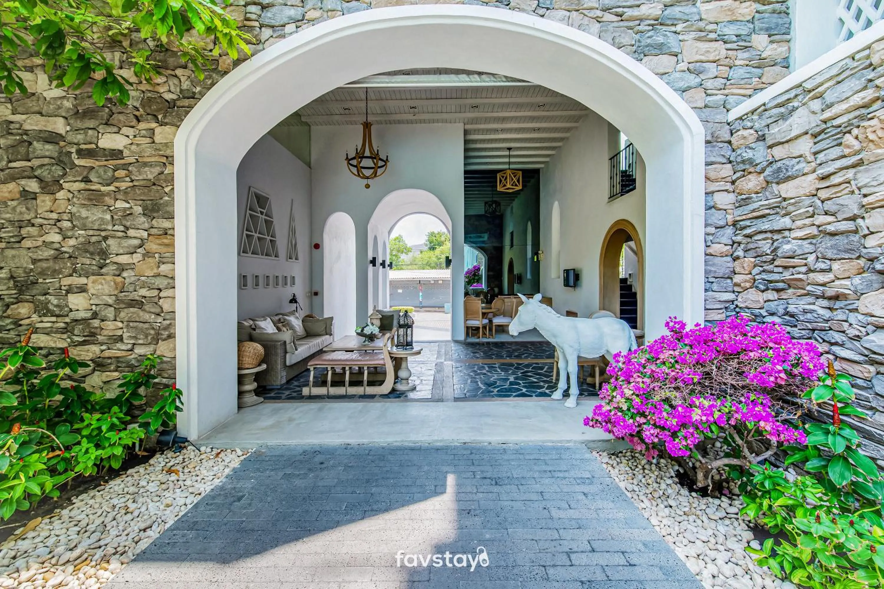 Facade/entrance in Chelona Hua Hin by Favstay