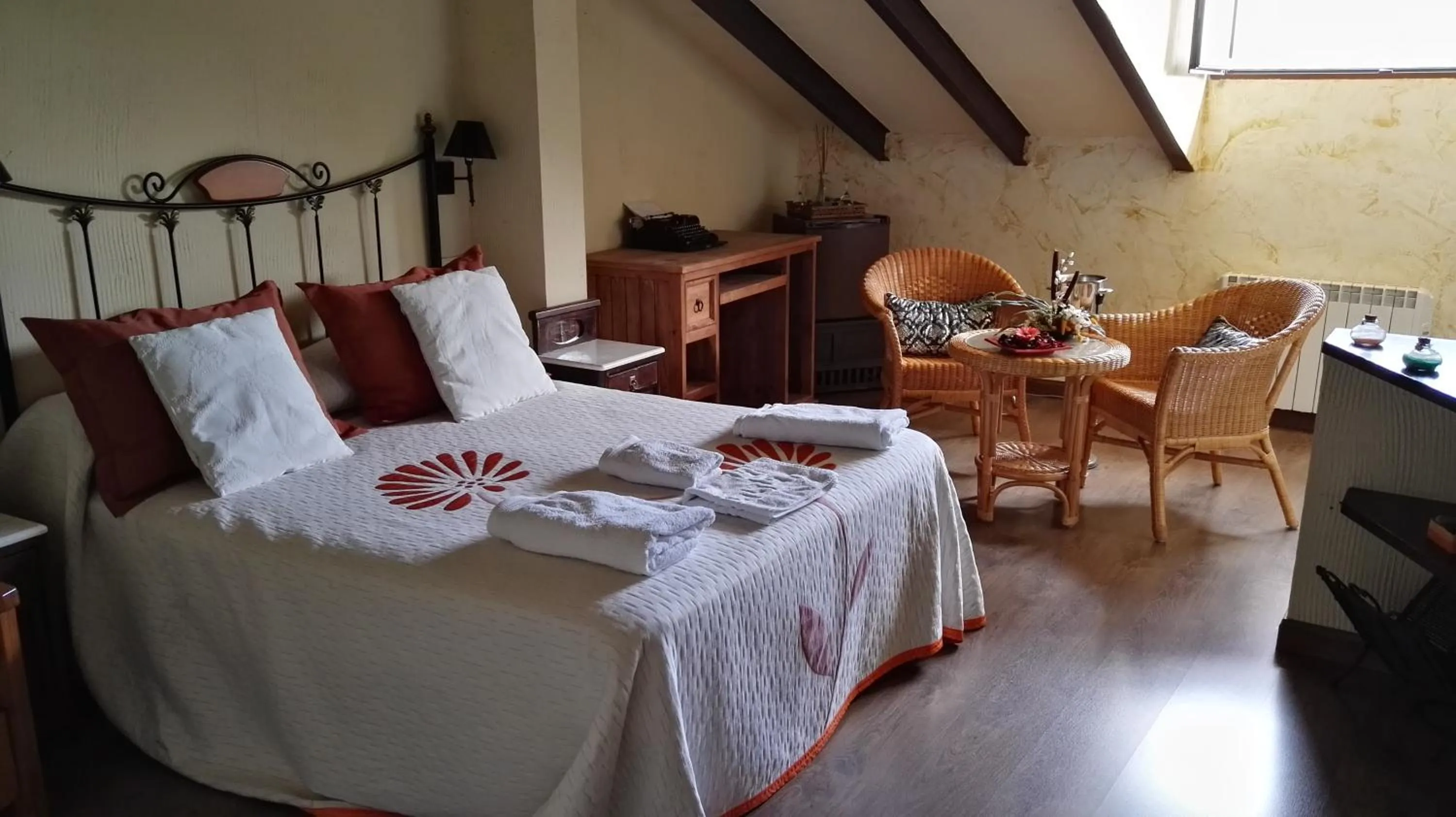 Bedroom, Bed in Hospedería Tía María