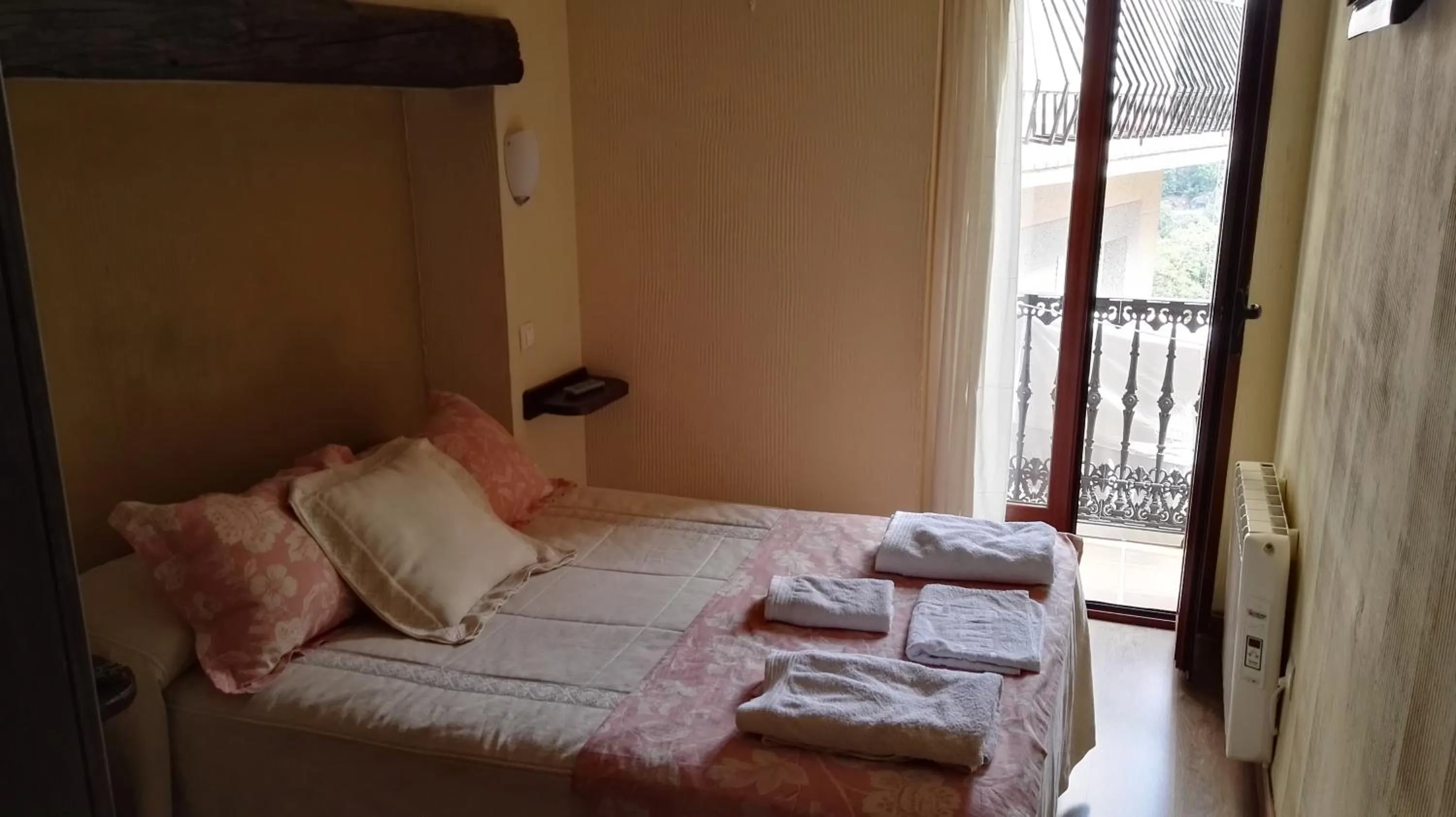 Bedroom, Bed in Hospedería Tía María