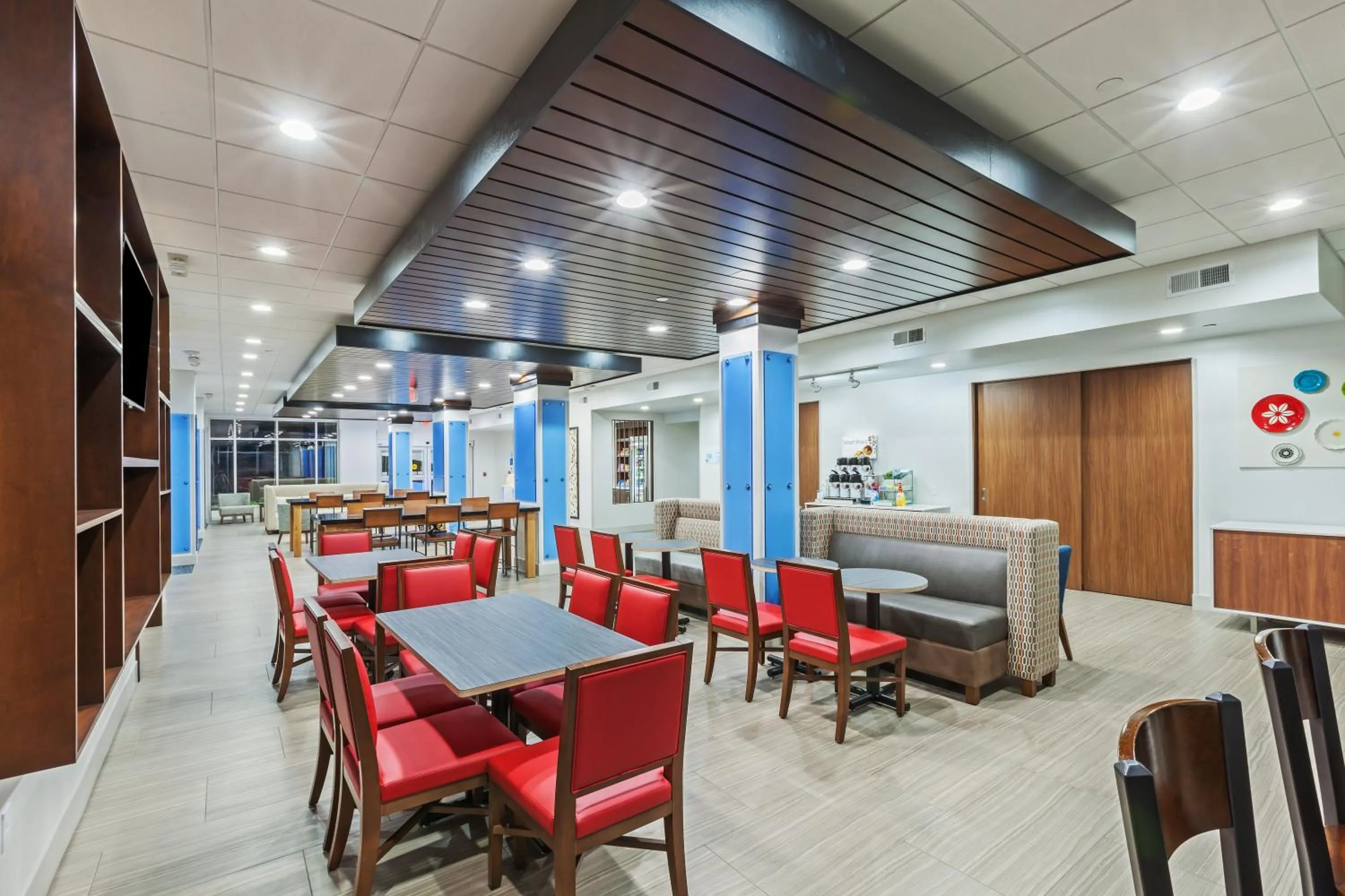 Breakfast in Holiday Inn Express & Suites - Coffeyville by IHG