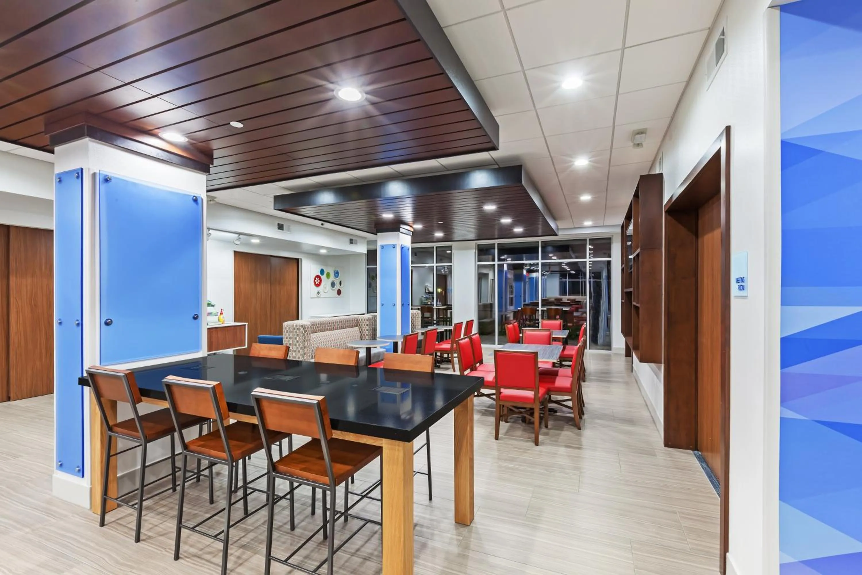 Breakfast in Holiday Inn Express & Suites - Coffeyville by IHG