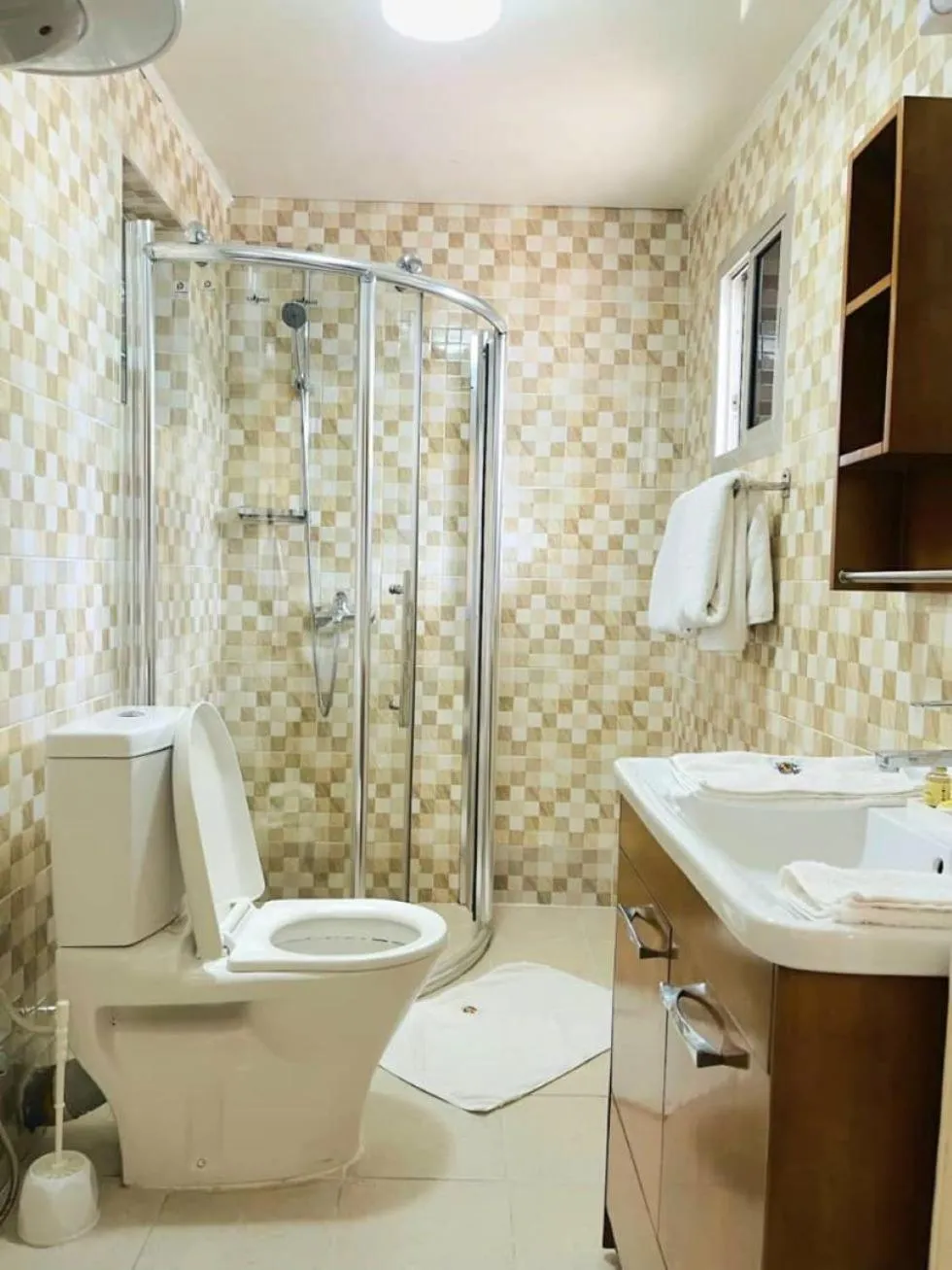 Shower in Hotel Barmoi