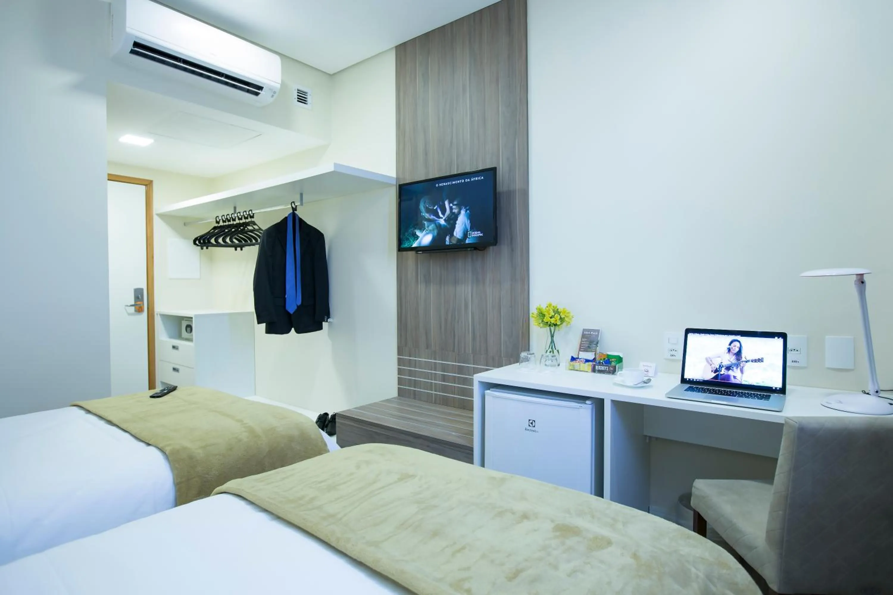 Dining area, Bed in Intercity Suape Costa Dourada