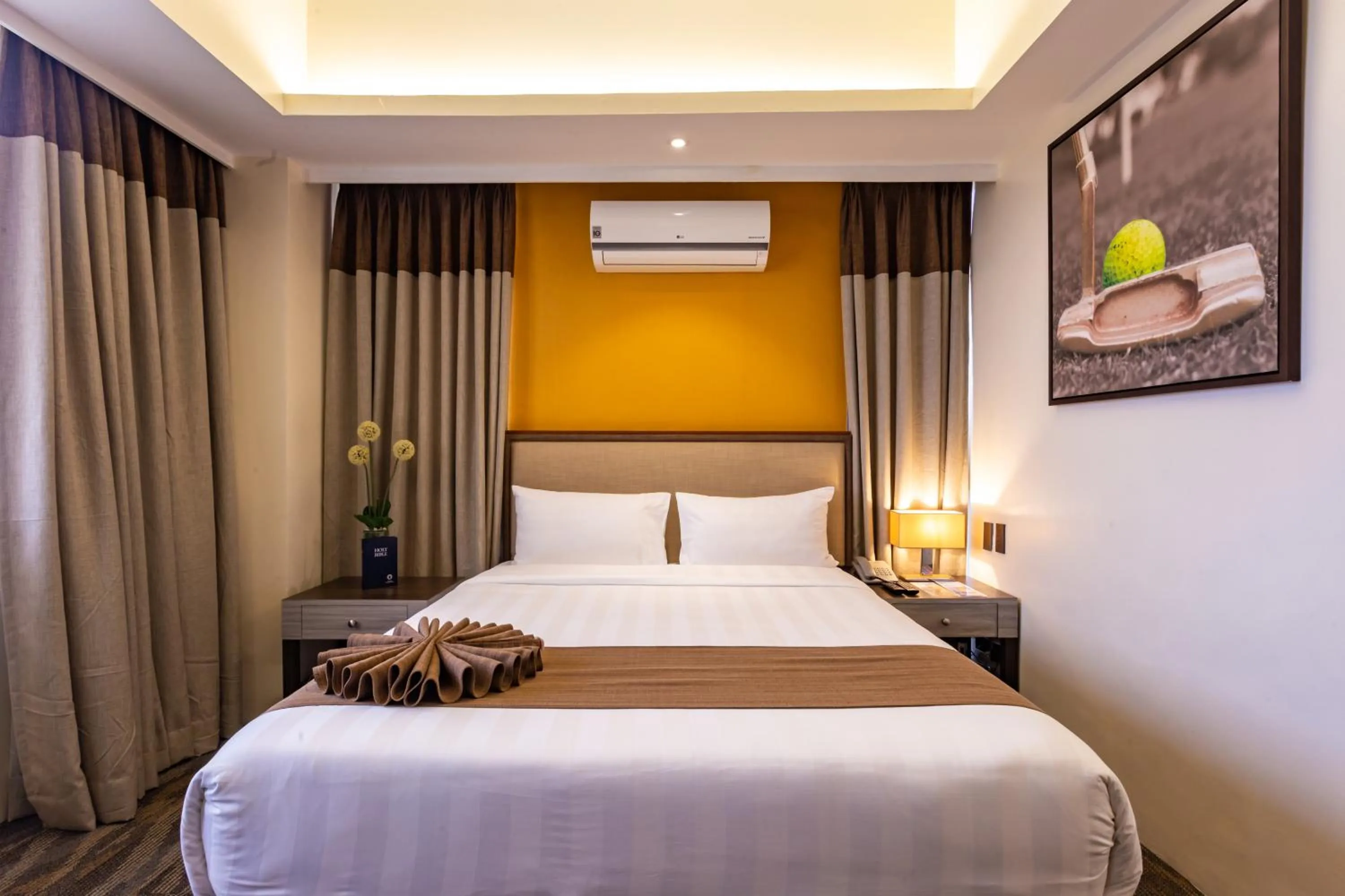 Bed in Splendido Tagaytay Hotel and Country Club