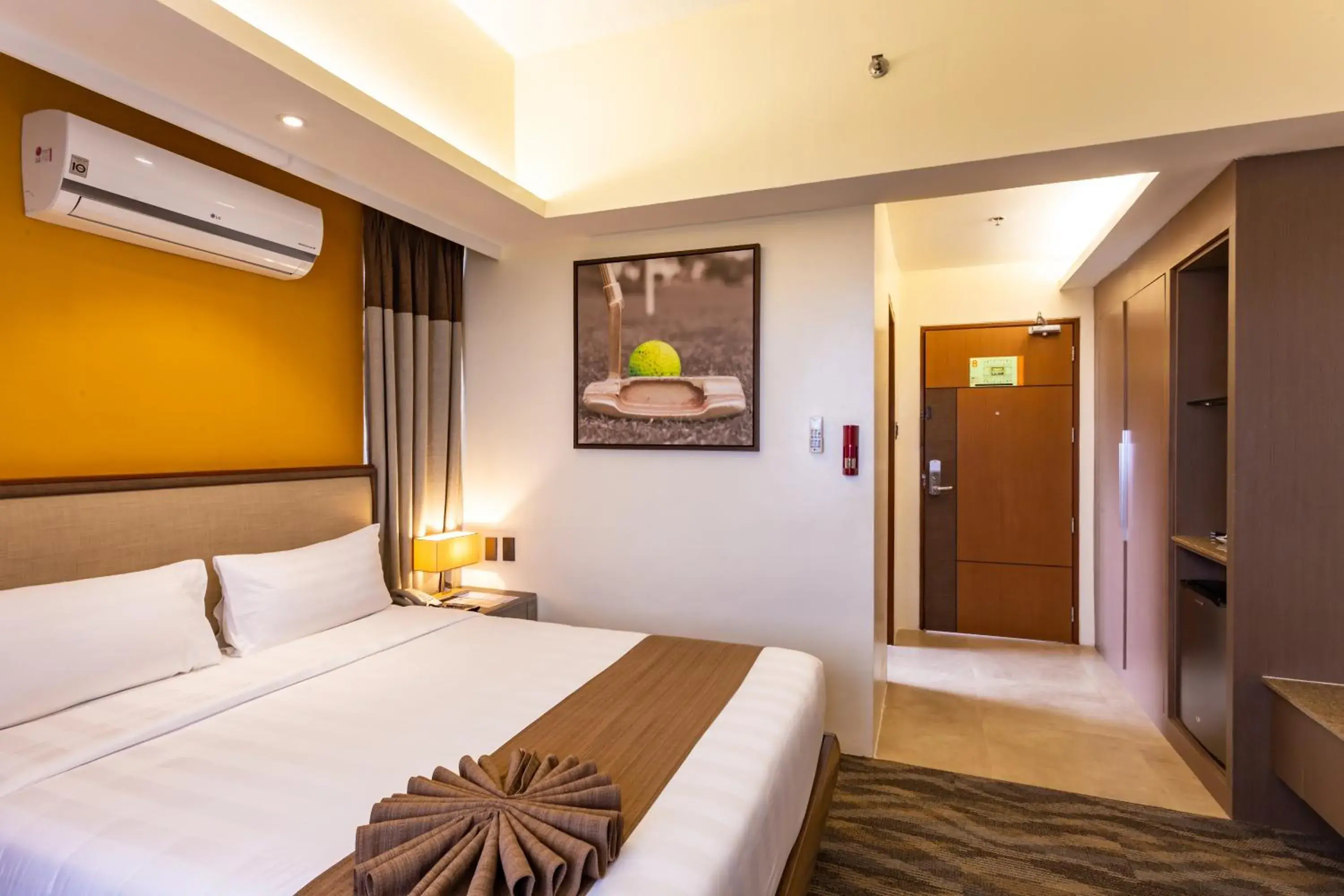 Premium Deluxe Queen with Lake View in Splendido Tagaytay Hotel and Country Club Premium Deluxe Queen with Lake View in Splendido Tagaytay Hotel and Country Club