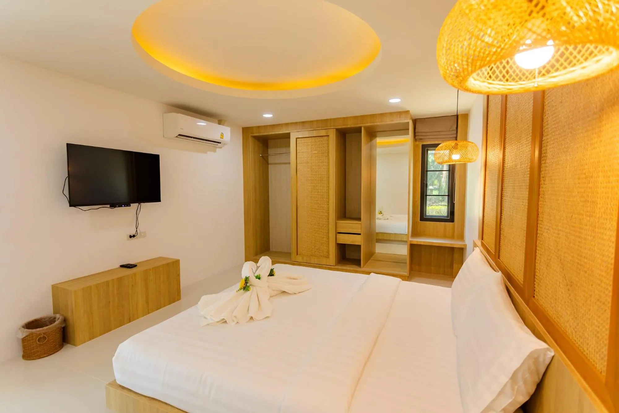 Communal lounge/ TV room, Bed in Neenlawat Riverside