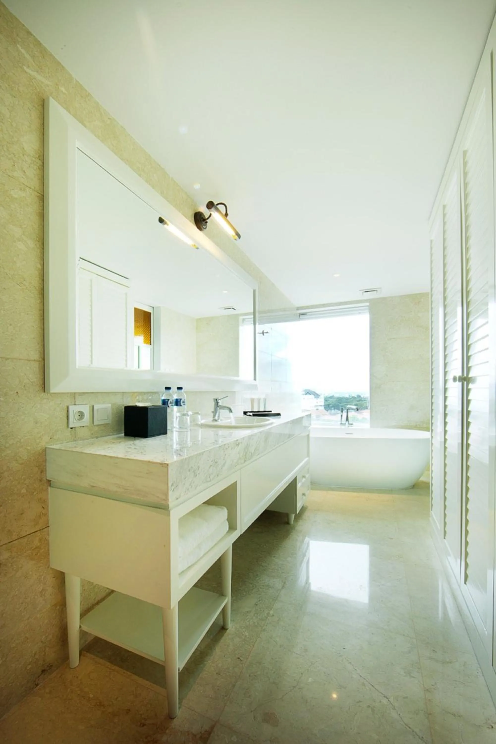 Bathroom, Bed in De Paviljoen Bandung