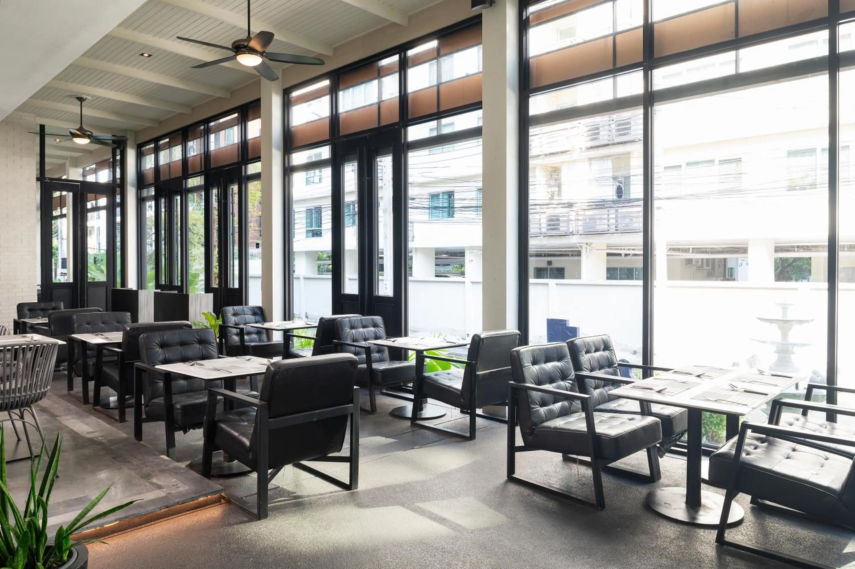 Restaurant/places to eat in Cross Vibe Bangkok Sukhumvit