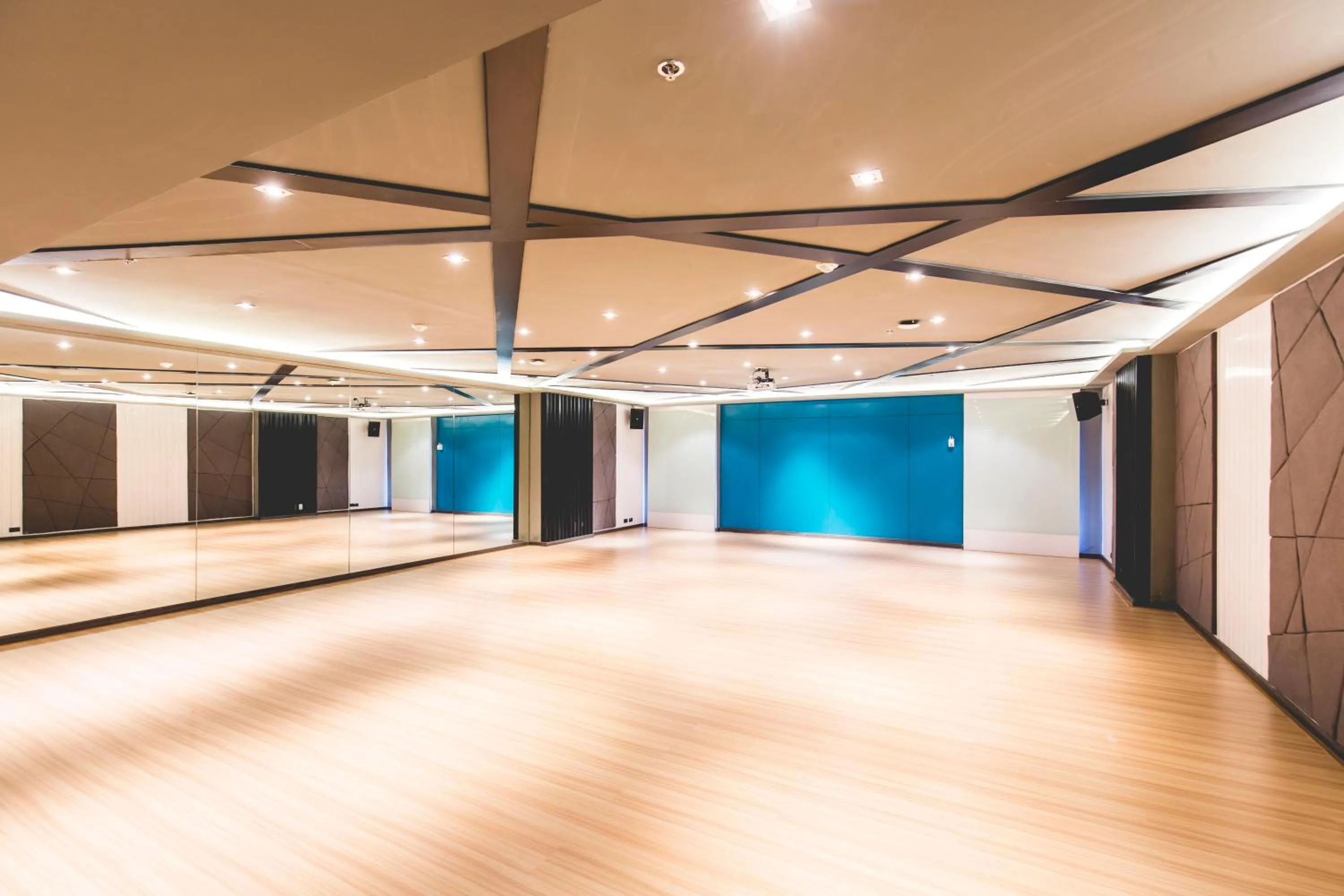 Meeting/conference room in Cross Vibe Bangkok Sukhumvit